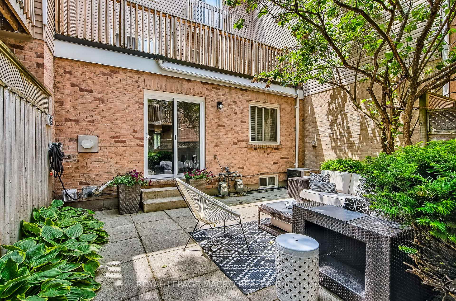 4 Bedrooms Condo at 2055 Walkers, Burlington For sale