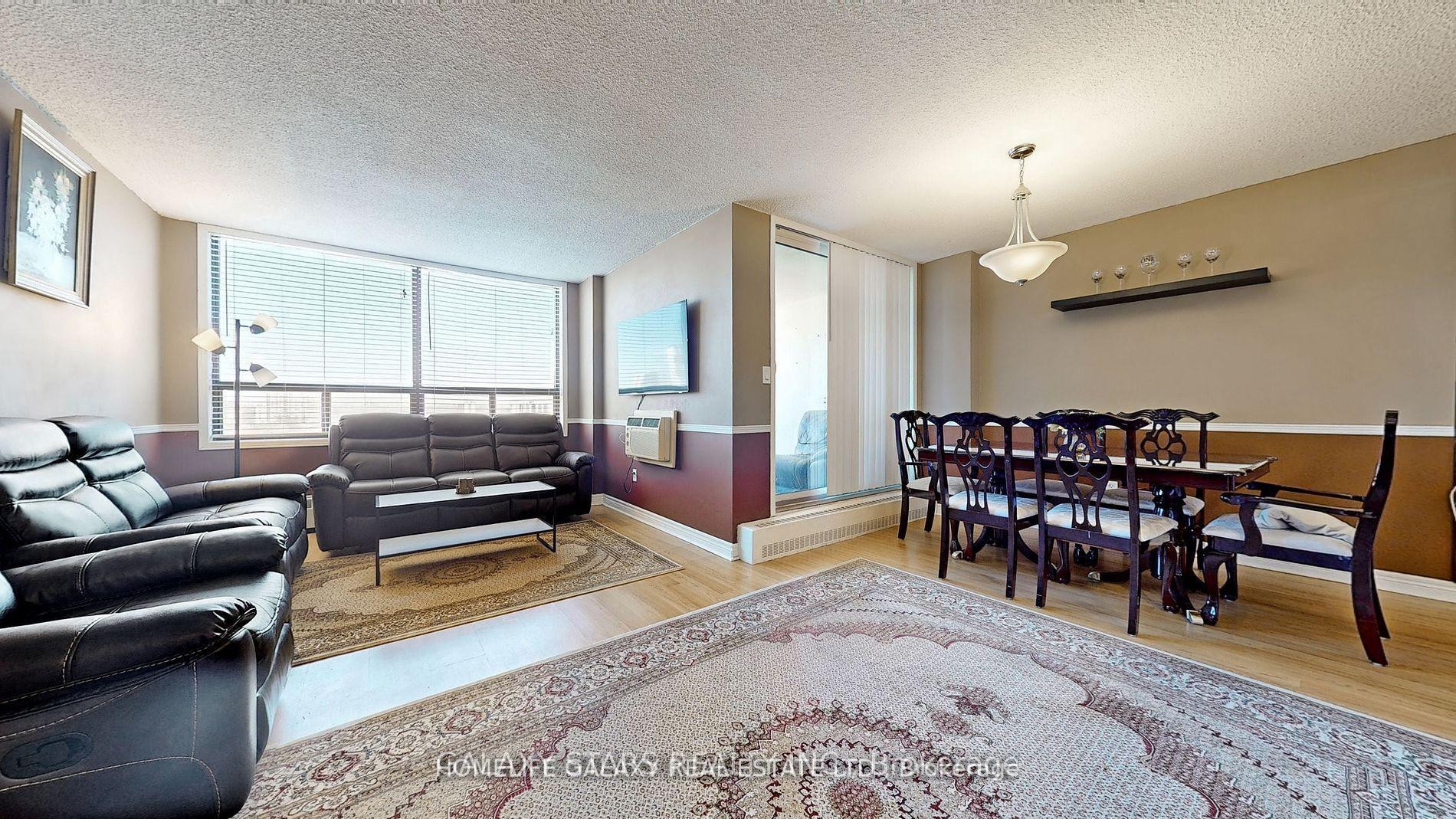 3 Bedrooms Condo at 2556 Argyle, Mississauga For sale