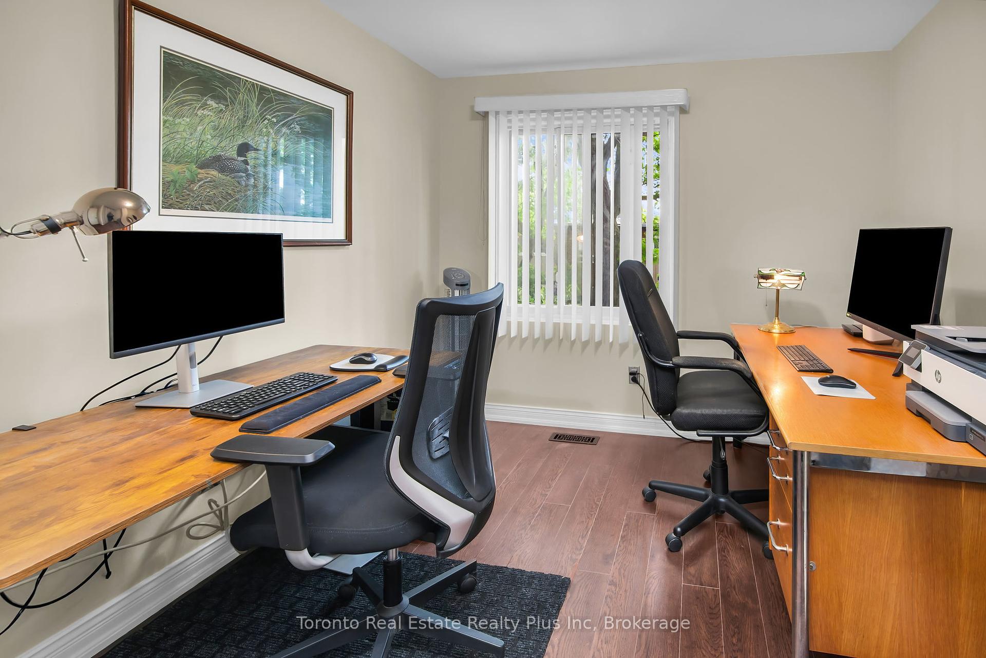 3 Bedrooms Condo at 400 Bloor, Mississauga For sale
