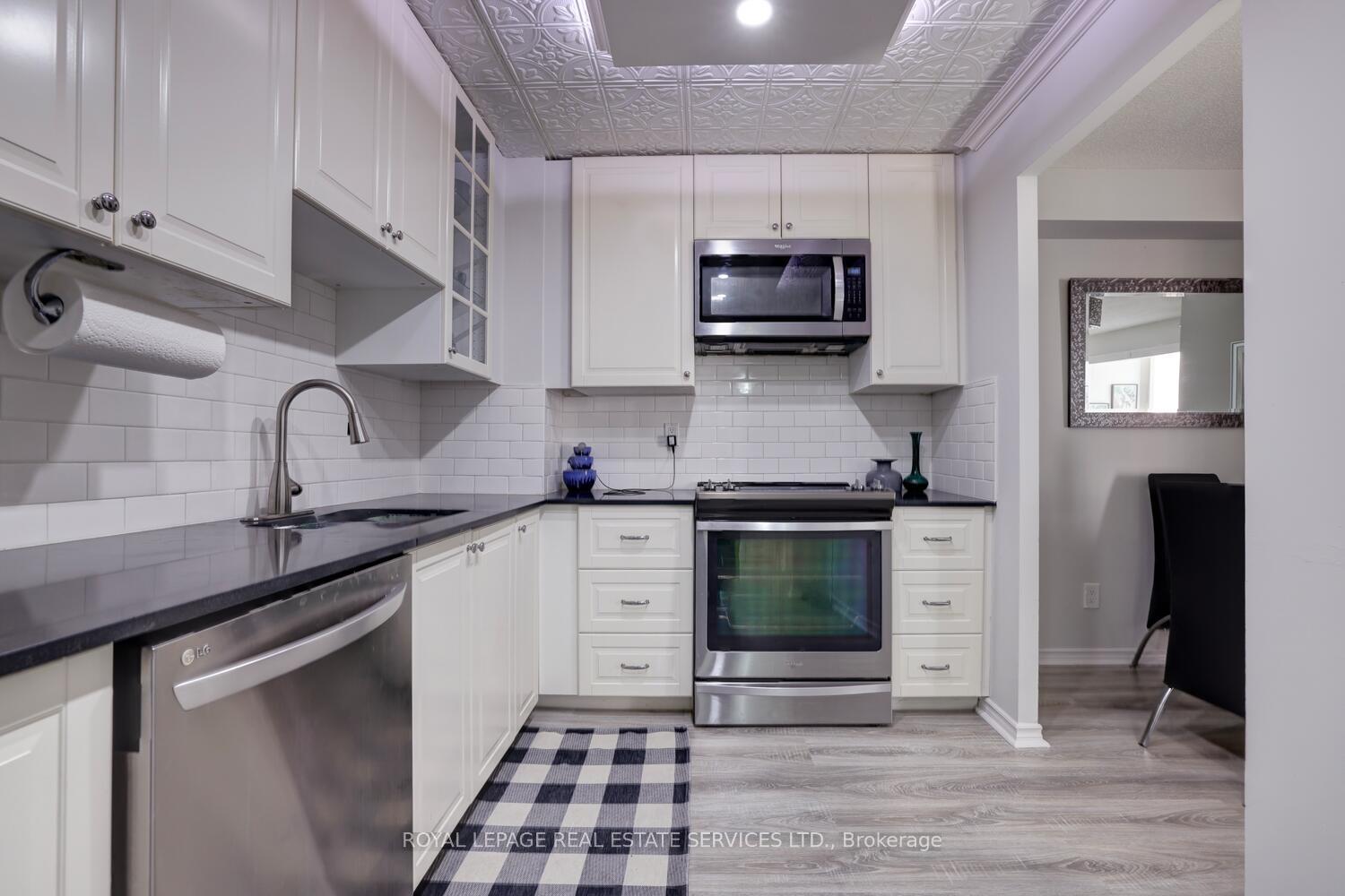 3 Bedrooms Condo at 155 Hillcrest,  Mississauga For sale