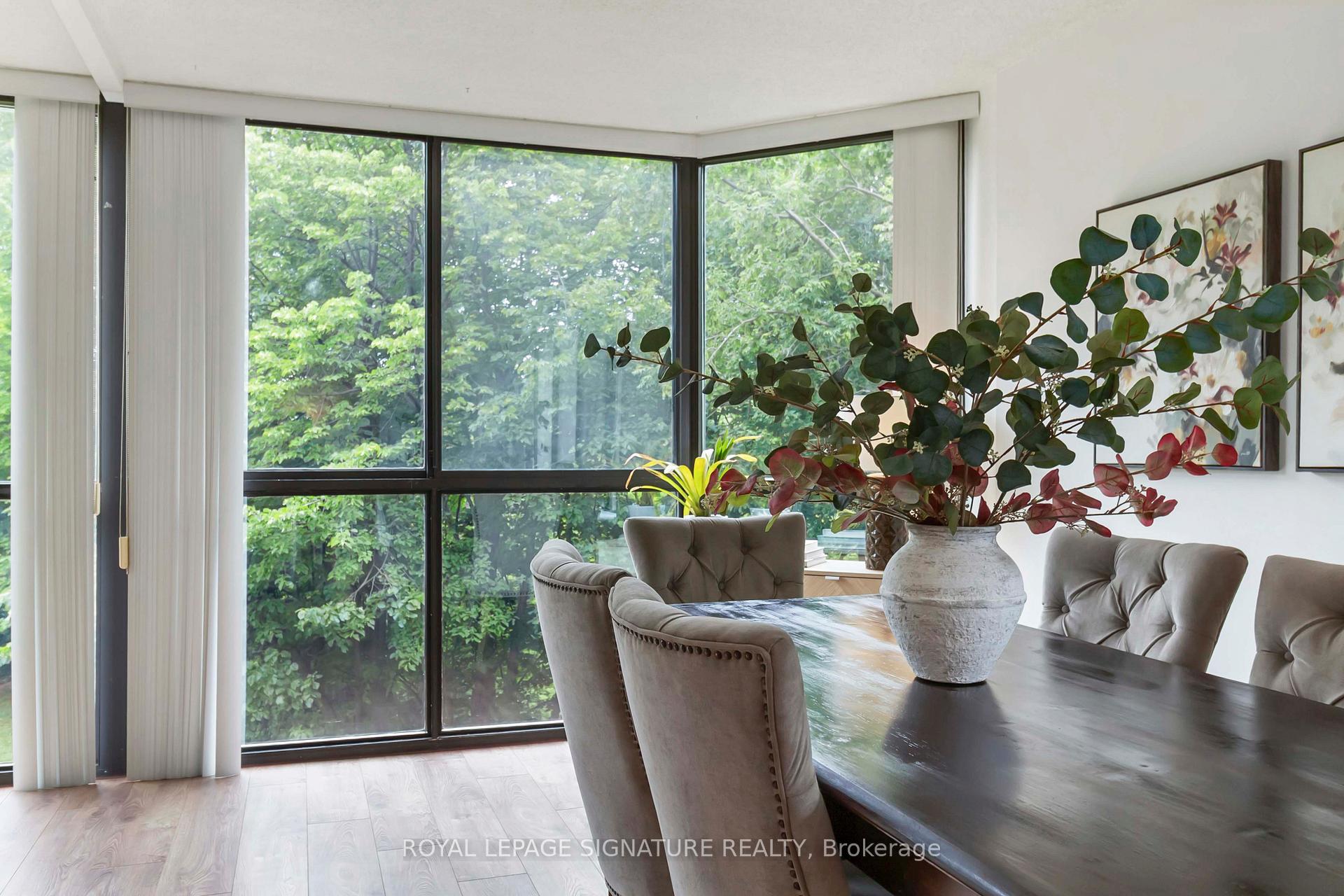 2 Bedrooms Condo at 1230 Marlborough, Oakville For sale