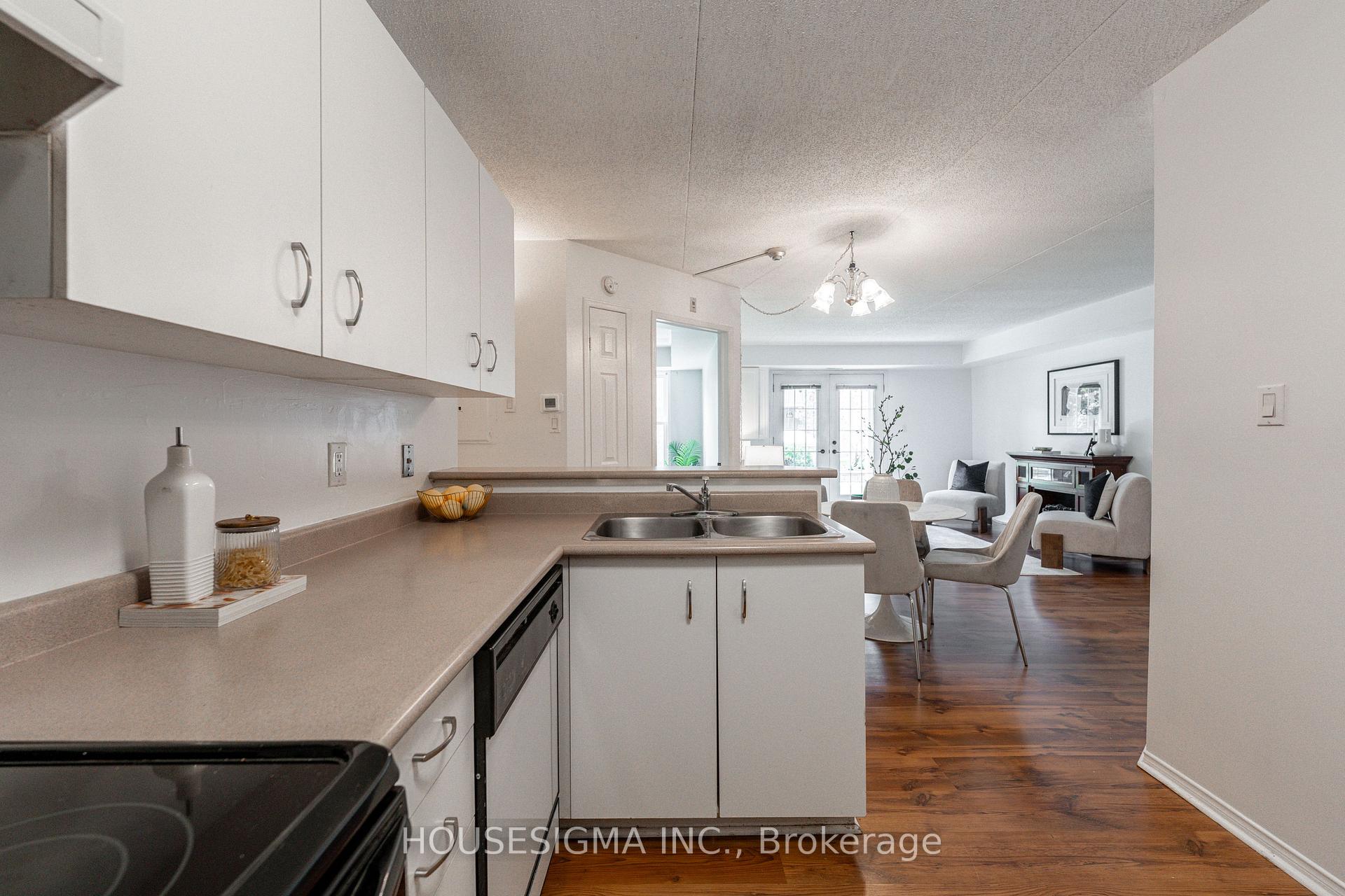 2 Bedrooms Condo at 2010 Cleaver, Burlington For sale