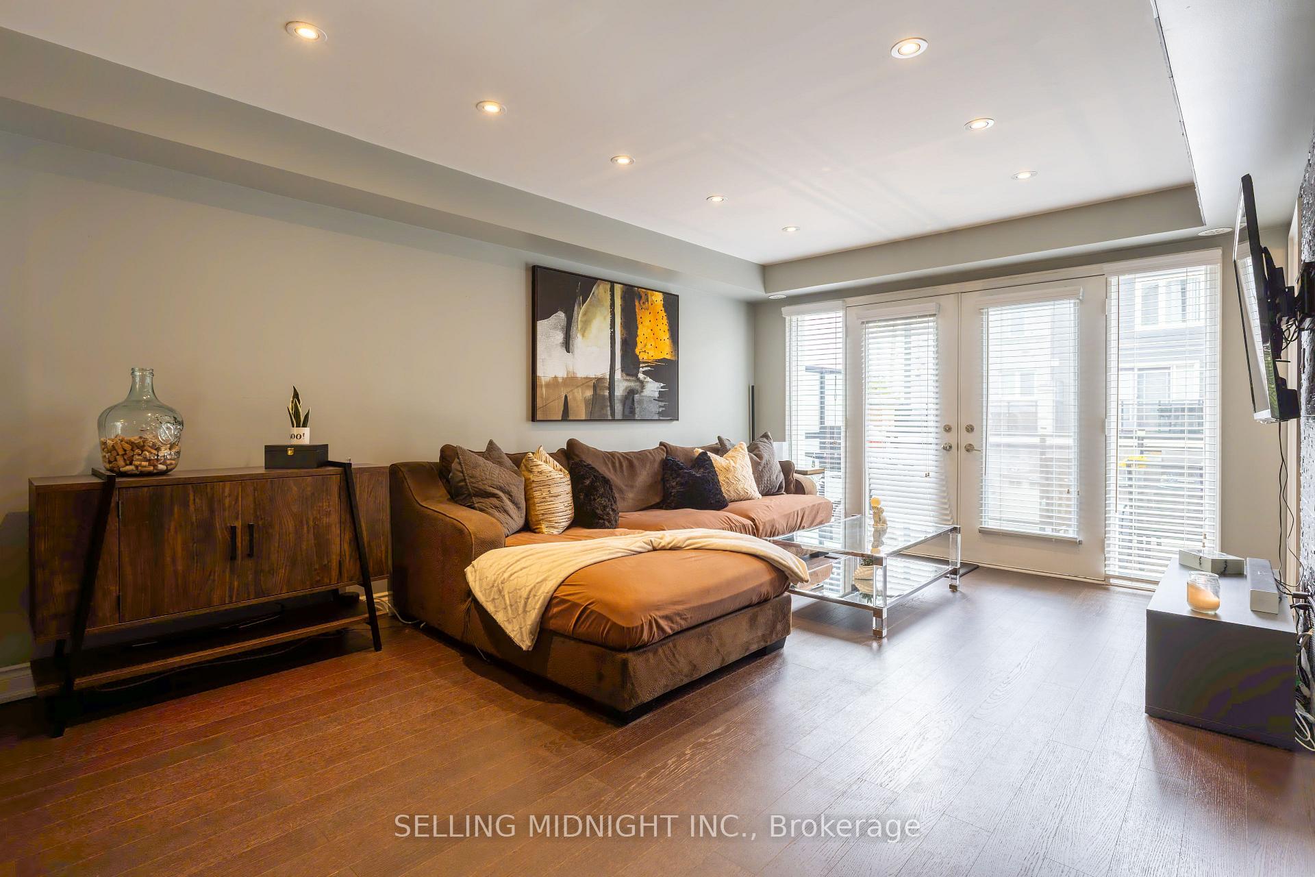 2 Bedrooms Condo at 5650 WINSTON CHURCHILL, Mississauga For sale