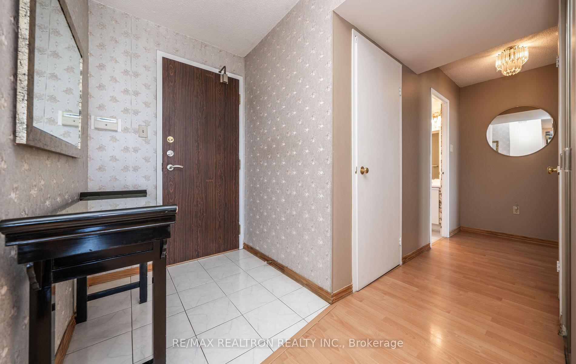 2 Bedrooms Condo at 7420 Bathurst, Vaughan For sale
