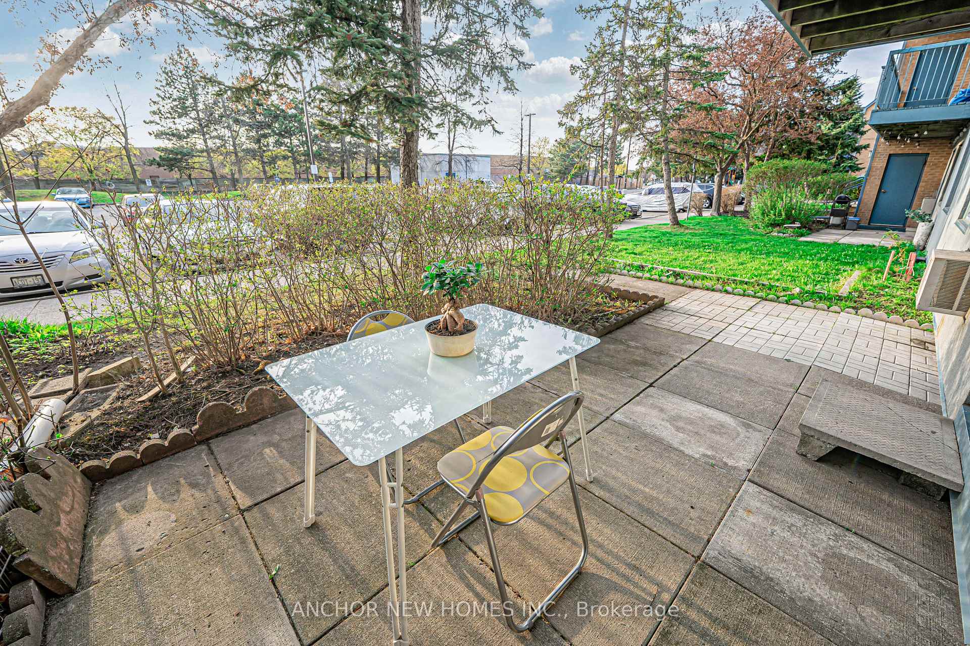 2 Bedrooms Condo at 65 Trailwood,  Mississauga For sale