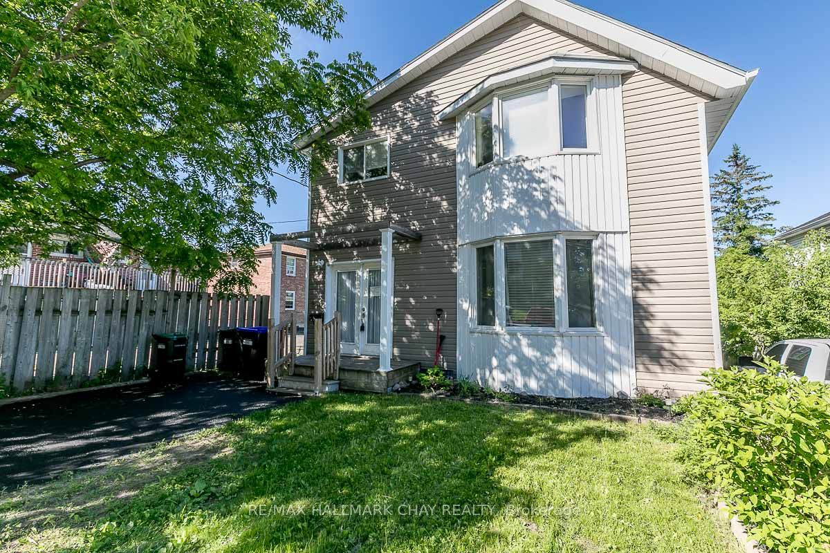 230 Queen Street, Midland, ON L4R 3H1