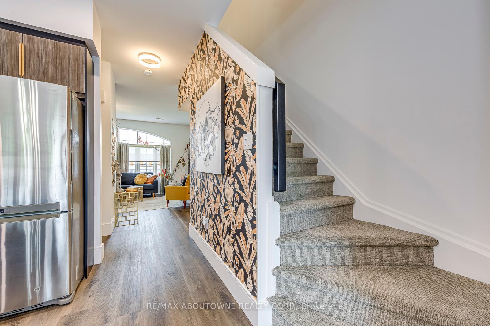 2 Bedrooms Condo at 1401 Plains, Burlington For sale