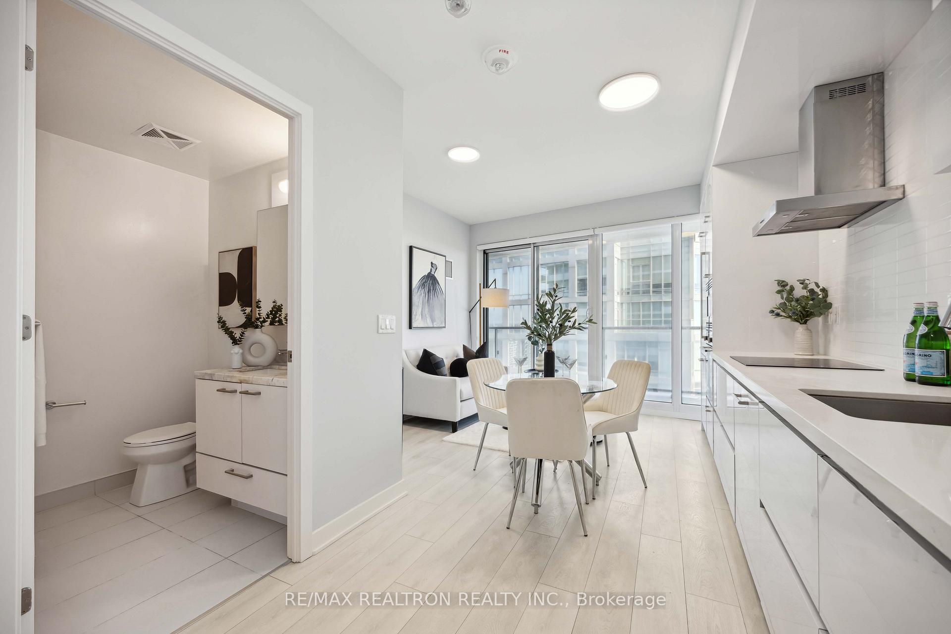 1 Bedroom Condo at 2221 Yonge, Toronto For sale