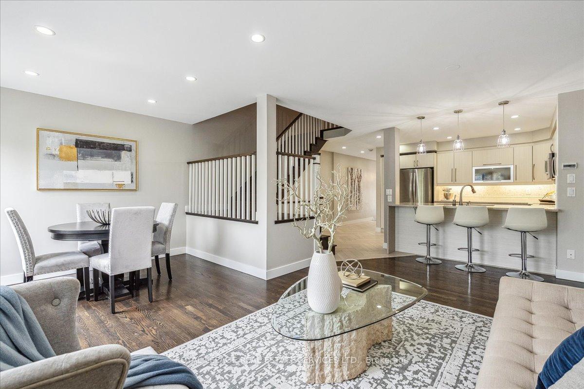 3 Bedrooms Condo at 2250 Rockingham, Oakville For sale