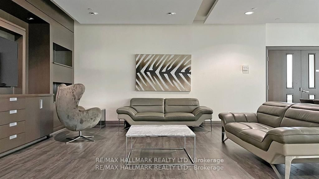 7161 Yonge Street, #2135