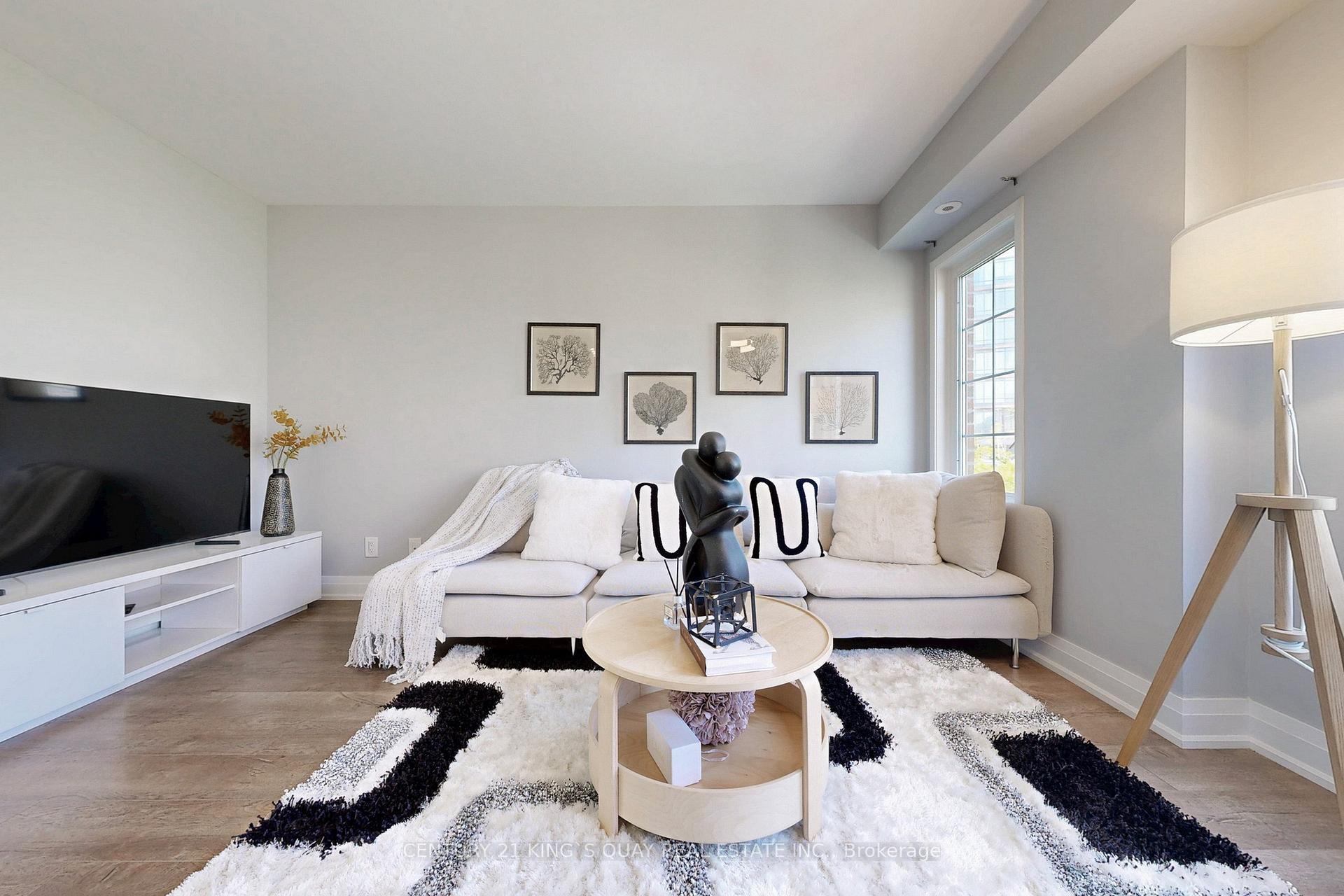 2 Bedrooms Condo at 9 Windermere, Toronto For sale