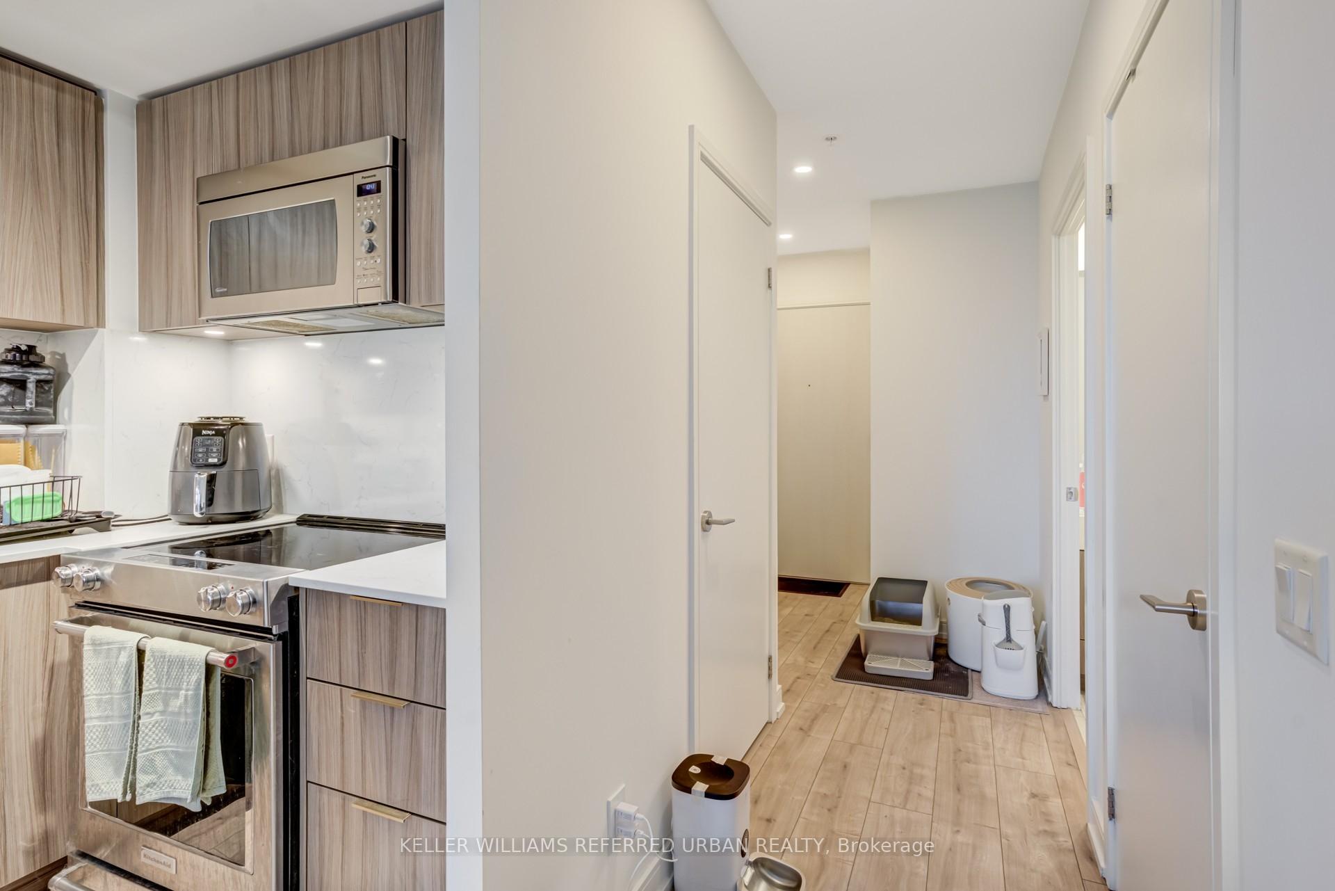 2 Bedrooms Condo at 30 Samuel Wood, Toronto For sale