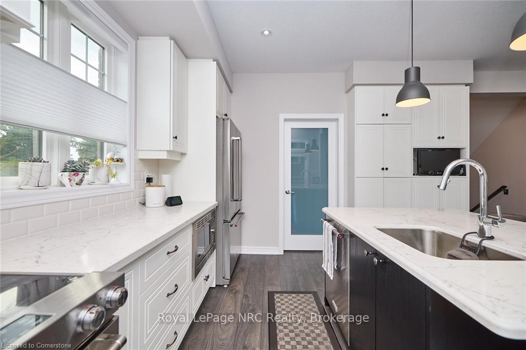 3 Bedrooms Condo at 288 Glover, Hamilton For sale