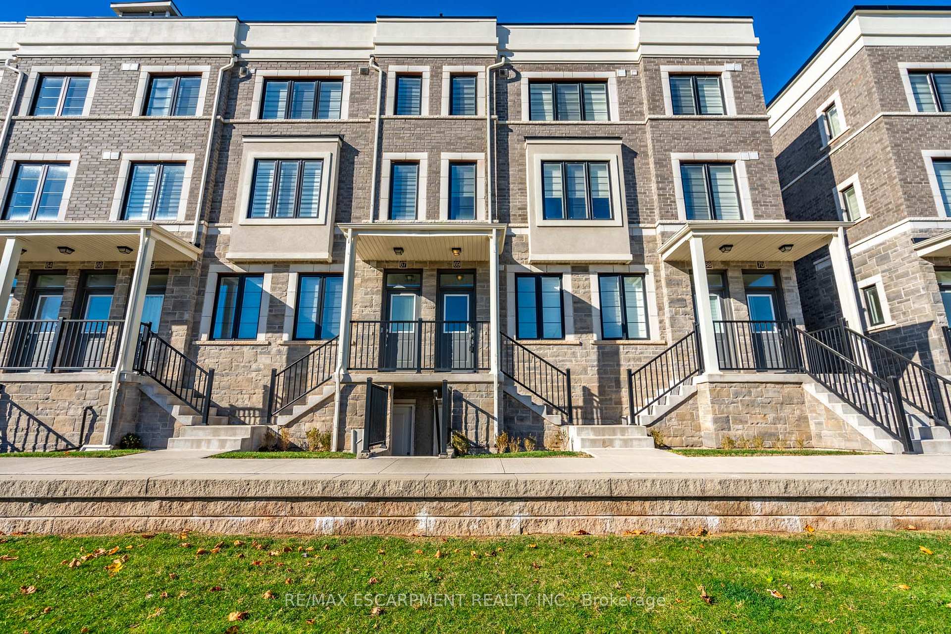 2 Bedrooms Condo at 383 Dundas,  Hamilton For sale
