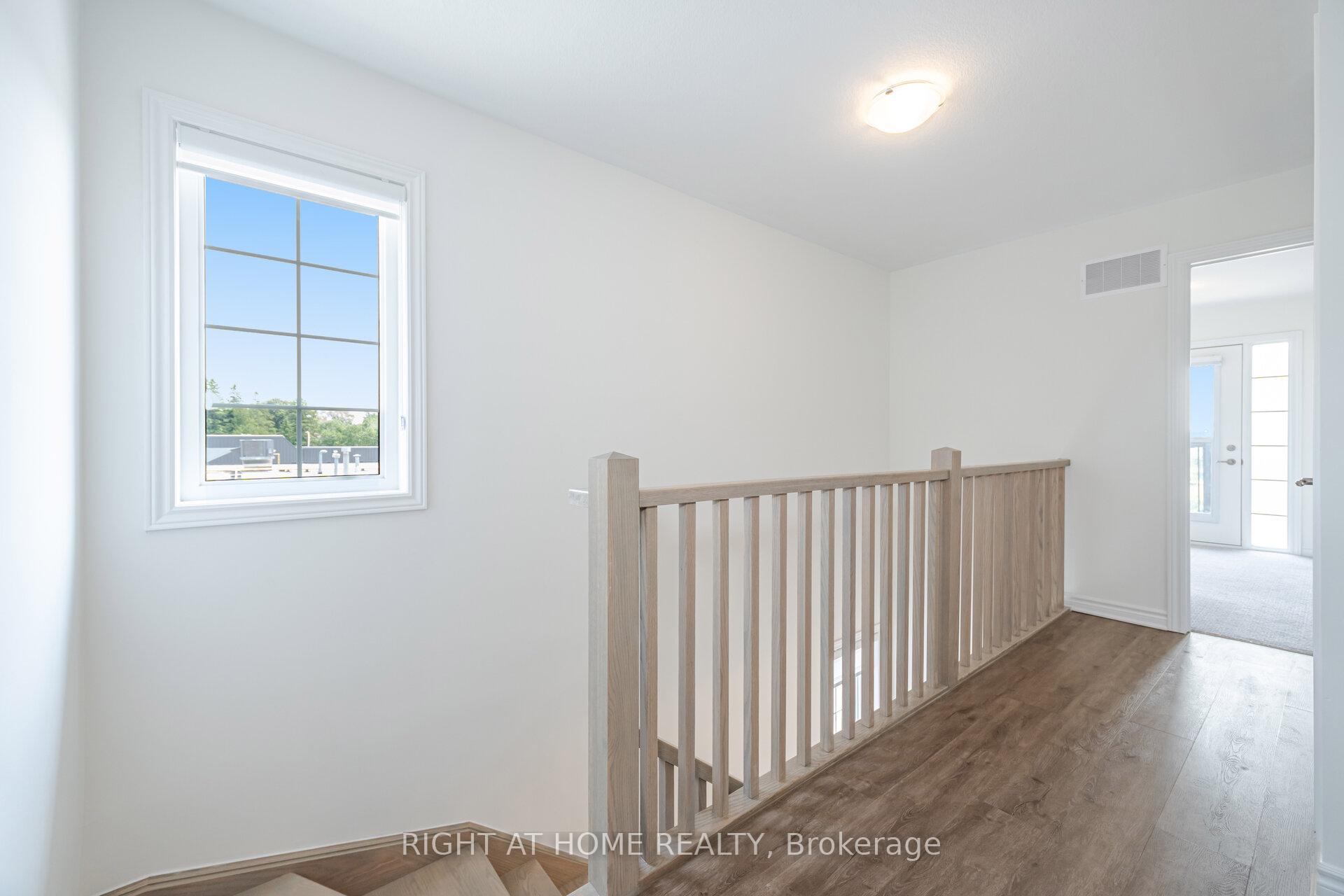 2 Bedrooms Condo at 305 Garner, Hamilton For sale