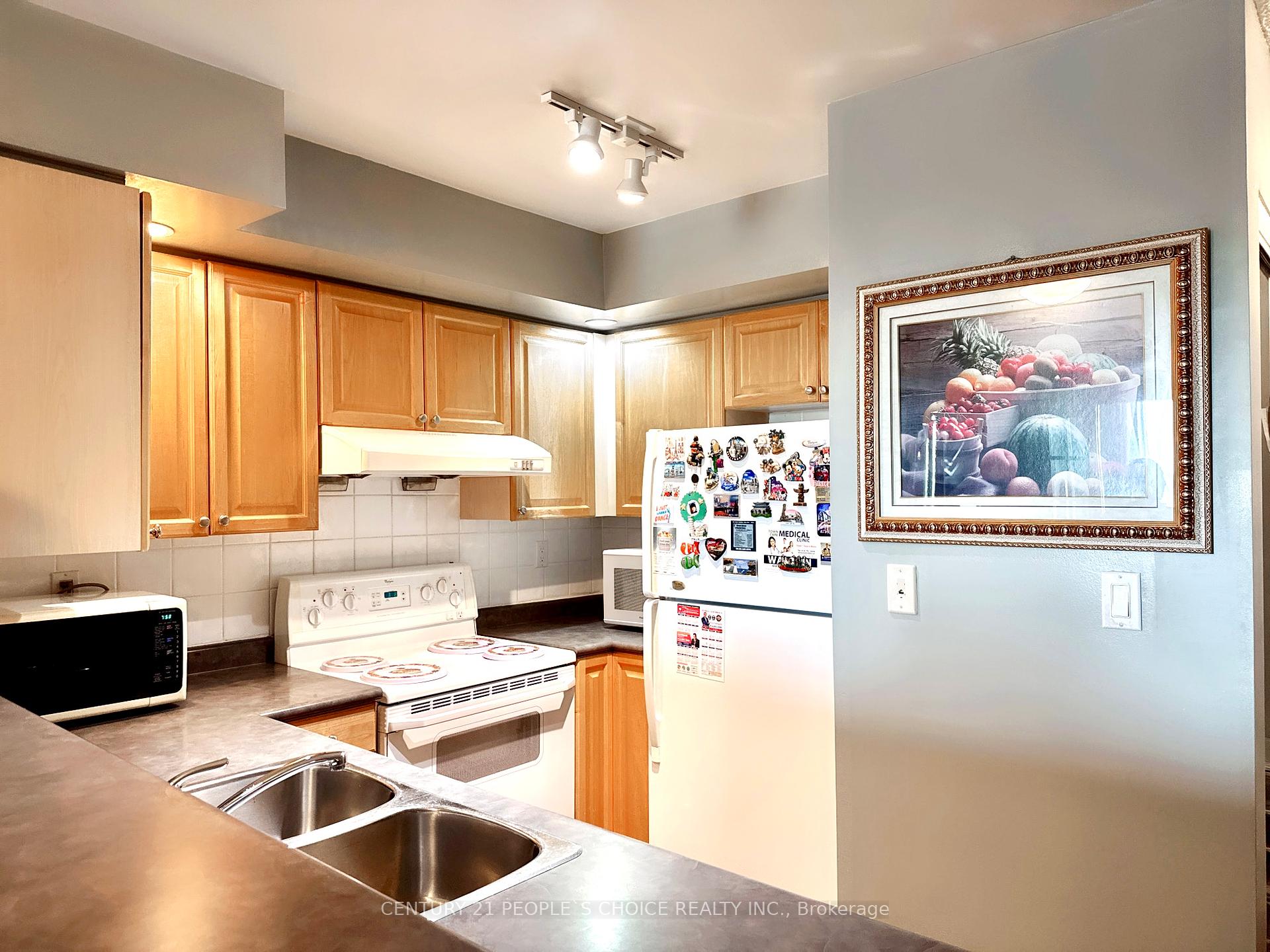3 Bedrooms Co-op at 123 Omni, Toronto For sale