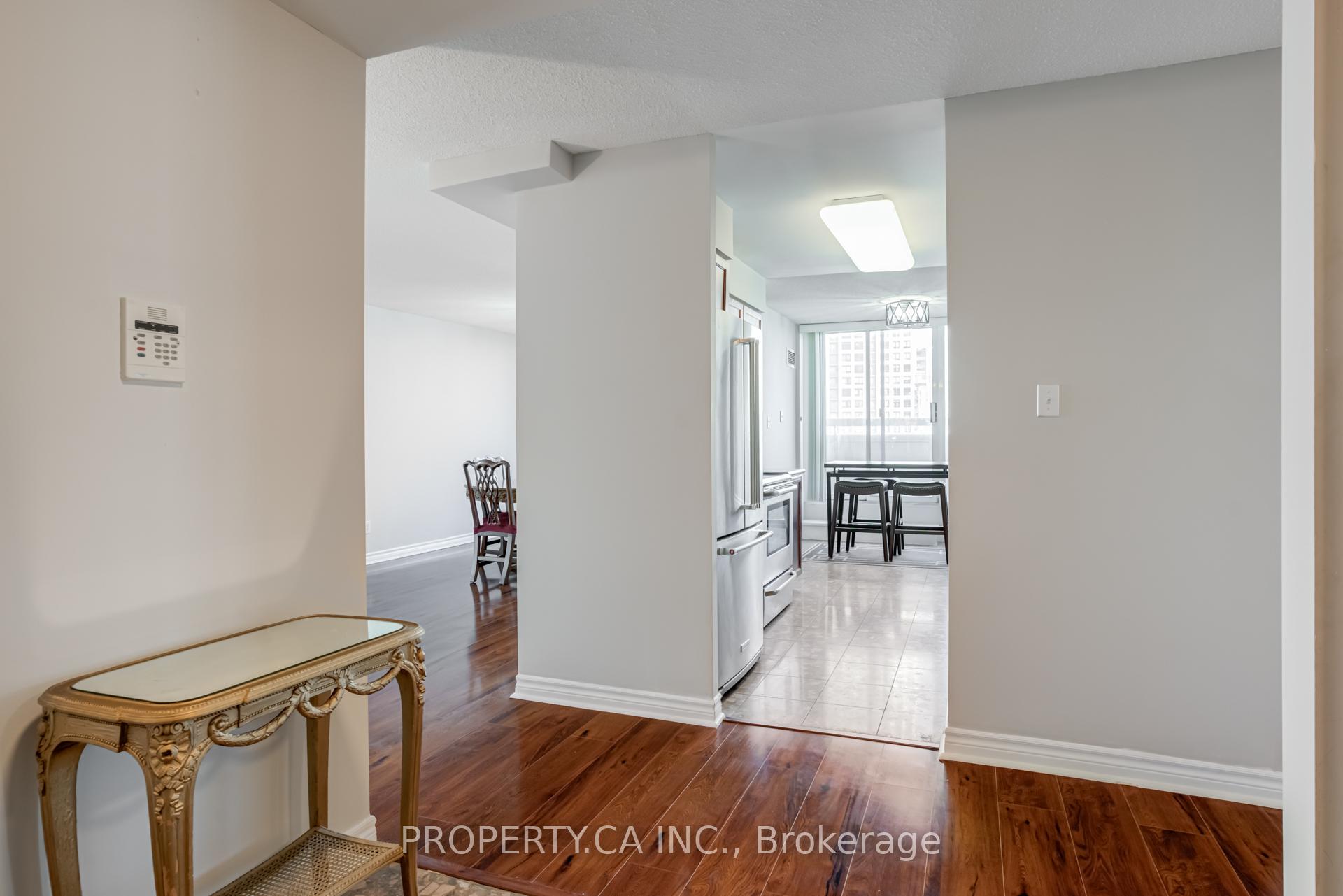 3 Bedrooms Condo at 156 Enfield, Mississauga For sale