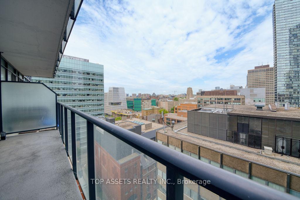 3 Bedrooms Condo at 770 Bay, Toronto For sale