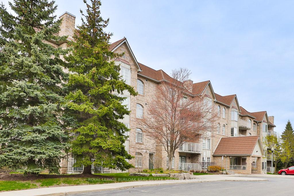 2 Bedrooms Condo at 216E Plains, Burlington For sale