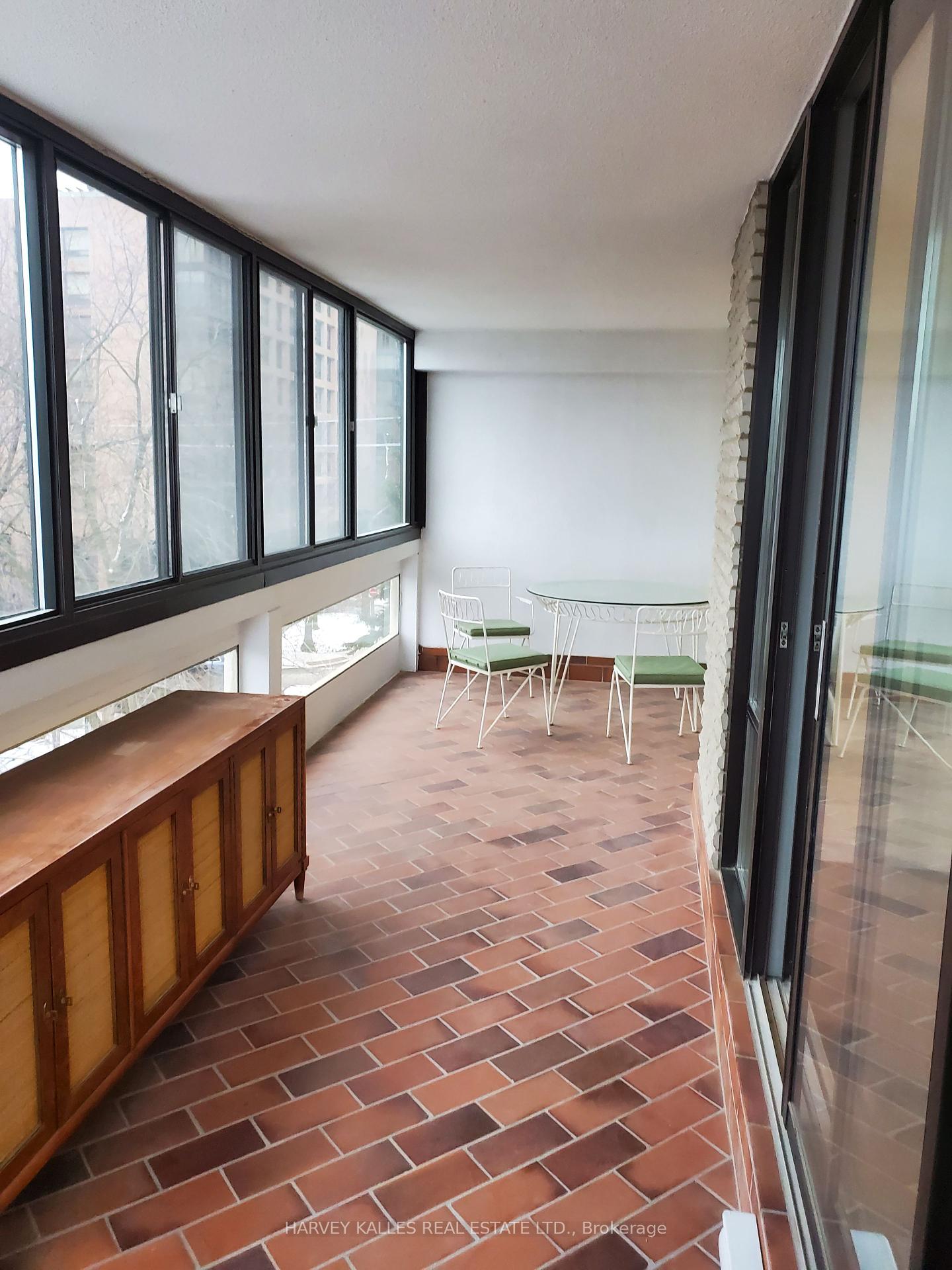 240 Heath Street W 403