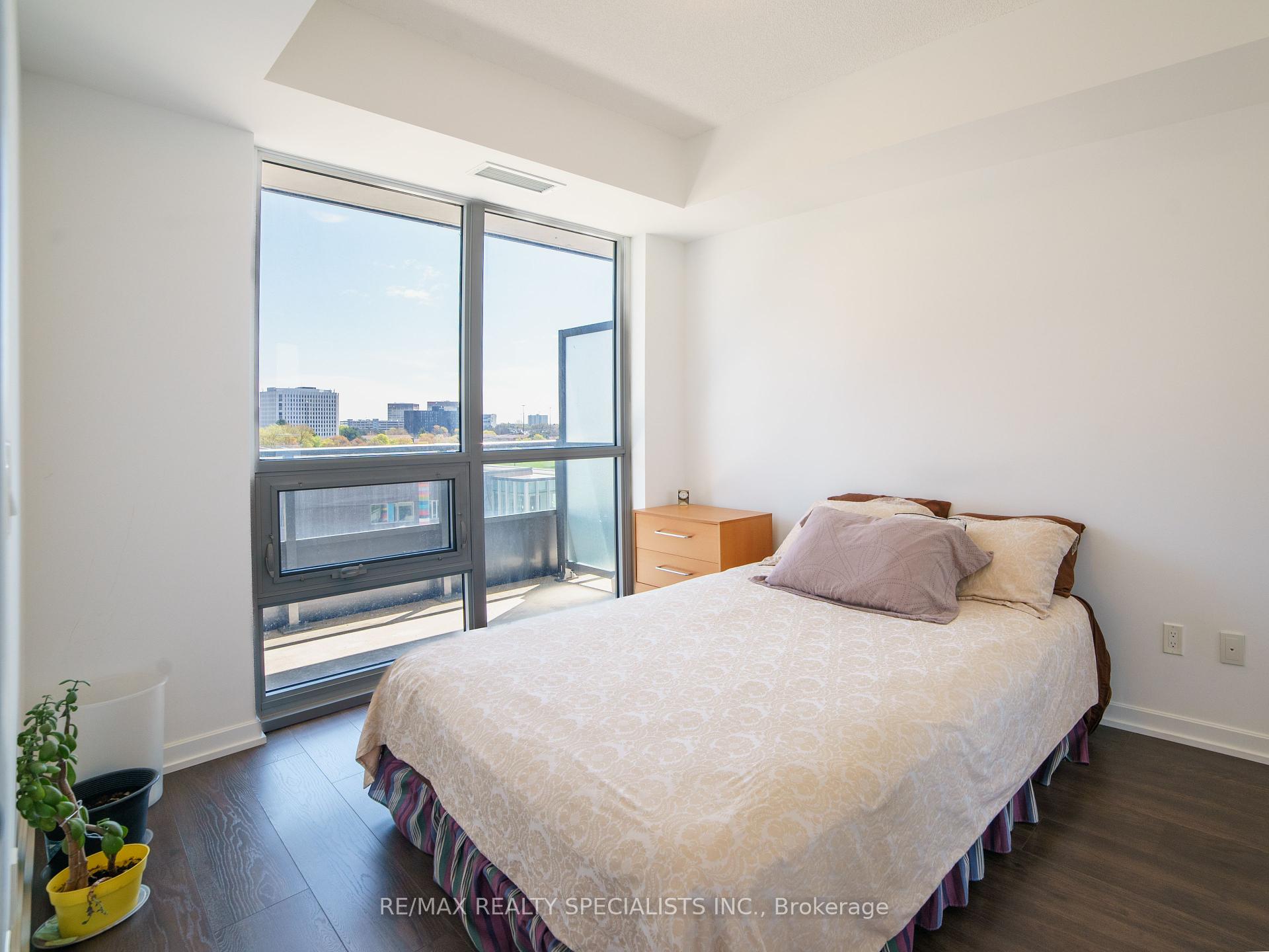 2 Bedrooms Condo at 50 Forest Manor, Toronto For sale