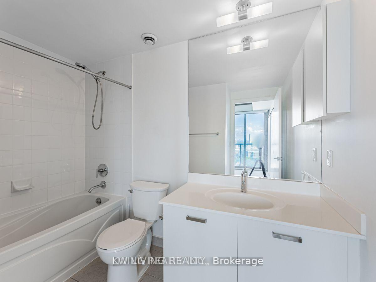 2 Bedrooms Condo at 832 Bay,  Toronto For sale