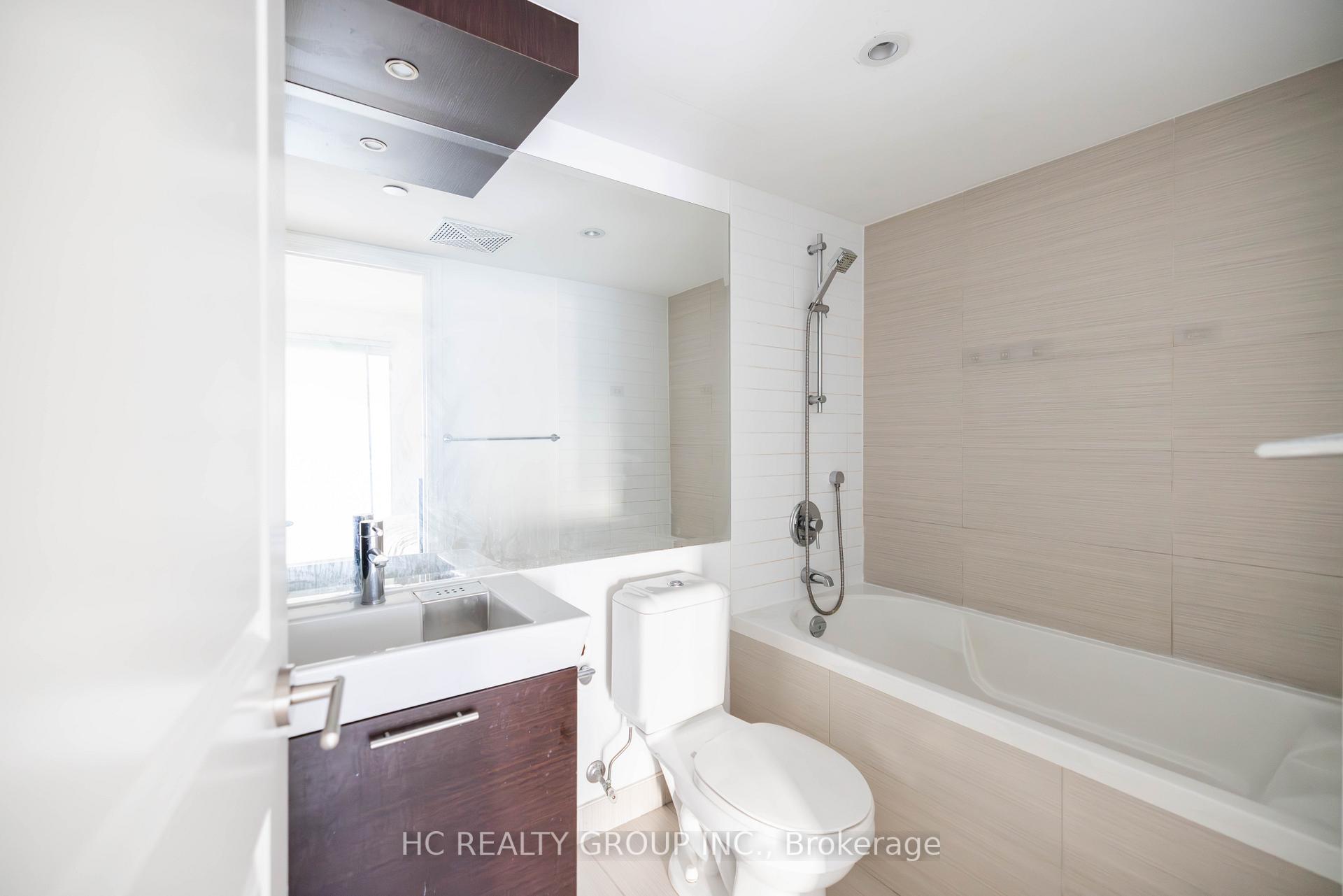 1 Bedroom Condo at 386 Yonge, Toronto For sale