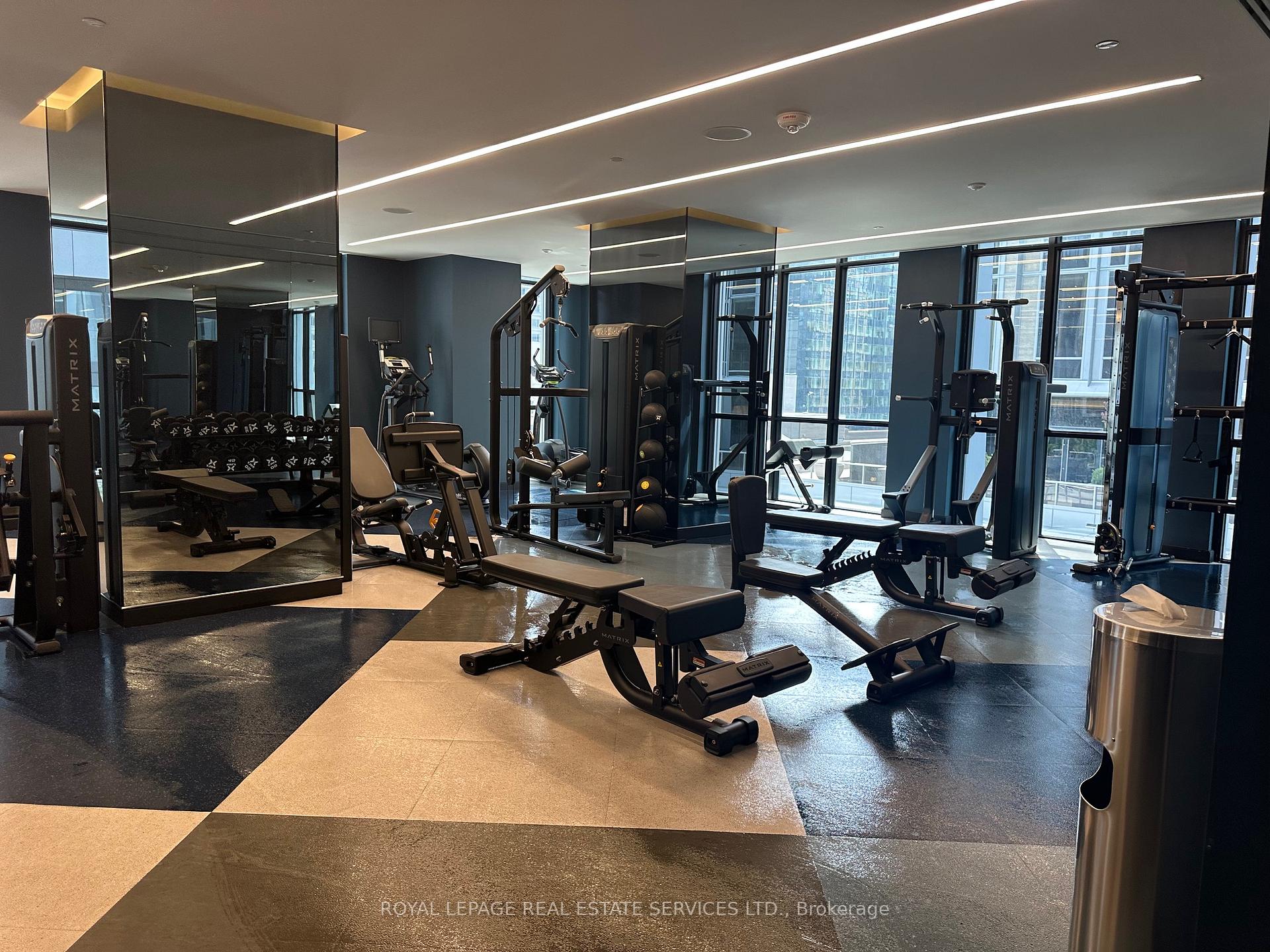2 Bedrooms Condo at 1 Yorkville, Toronto For sale