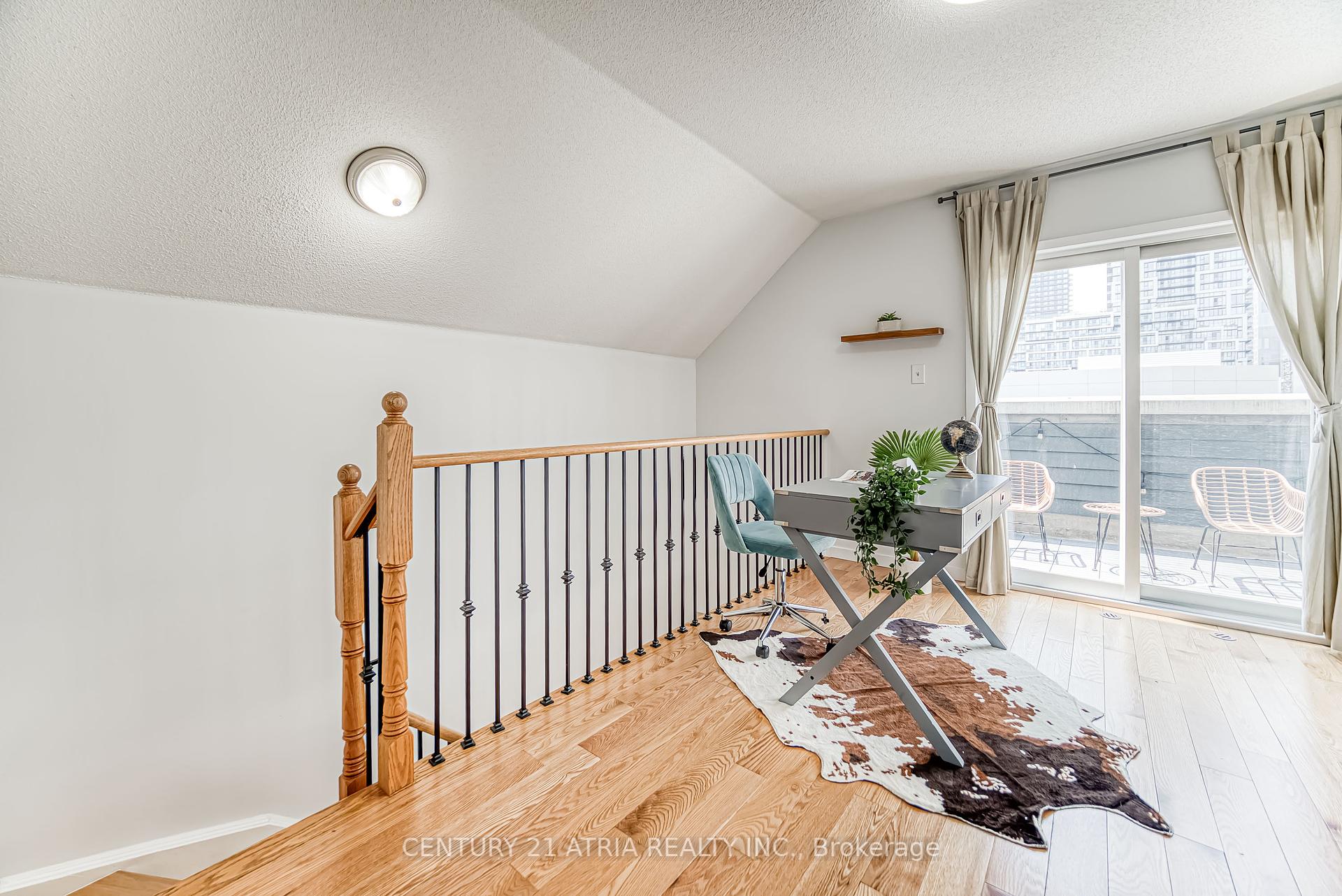 2 Bedrooms Condo at 8 Frances Loring, Toronto For sale