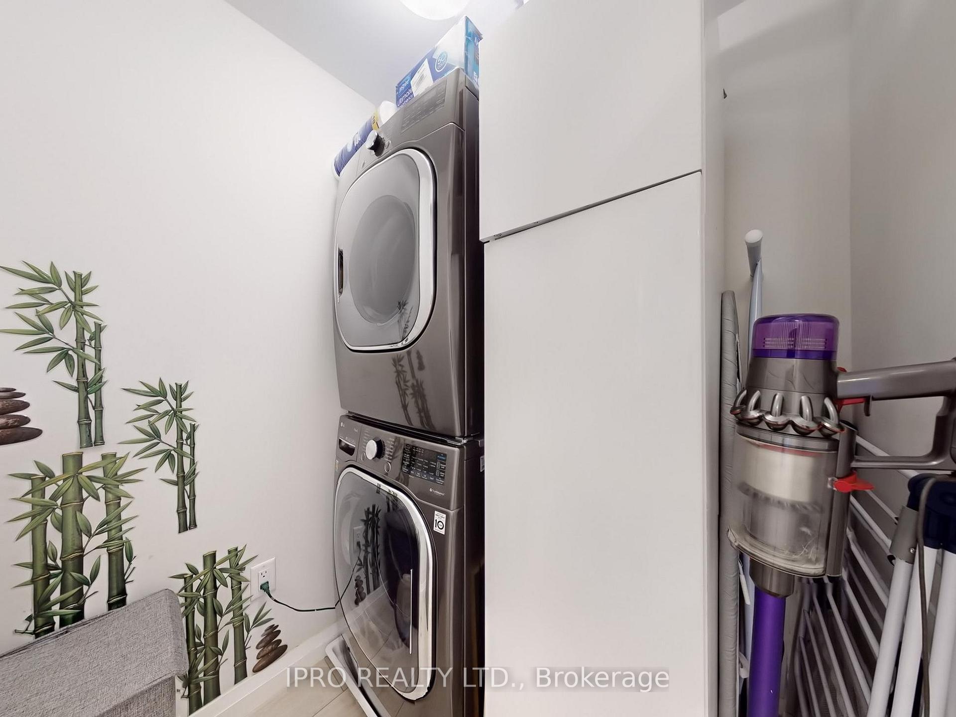 3 Bedrooms Condo at 35 Midhurst, Hamilton For sale