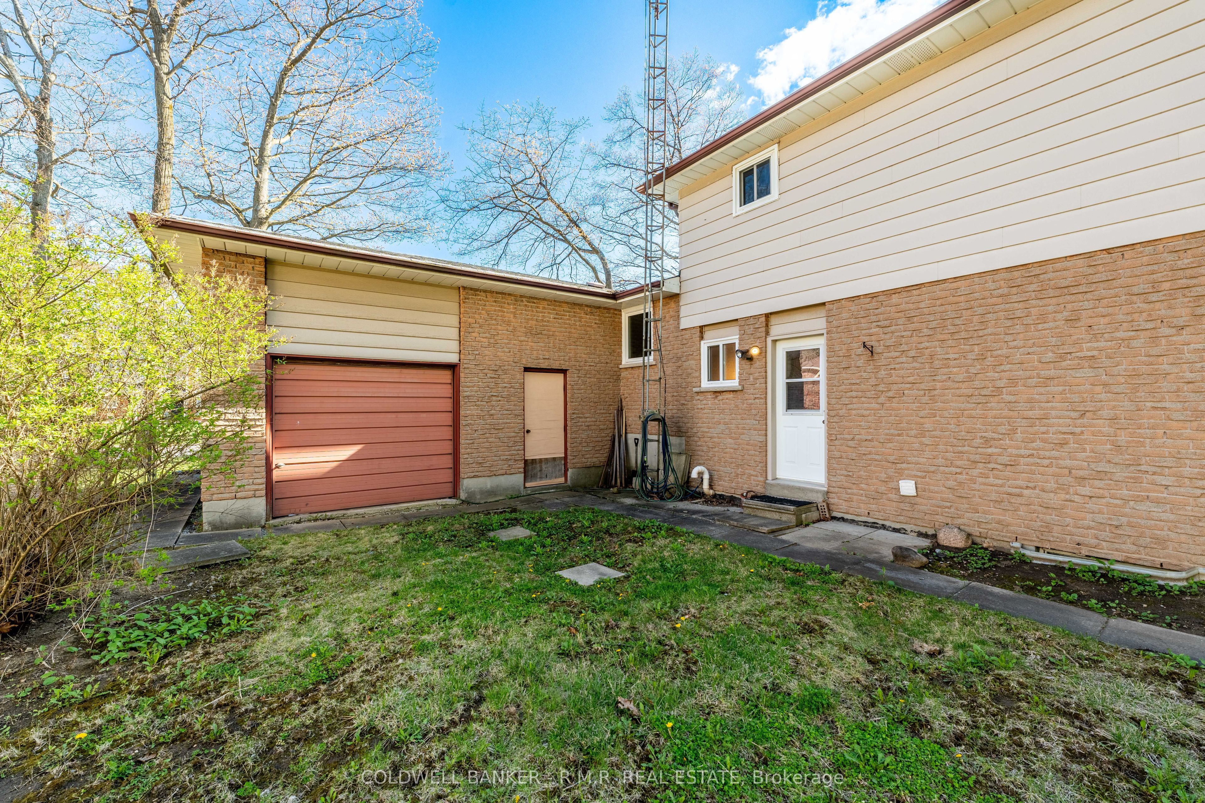 86 Twyn Rivers Drive
