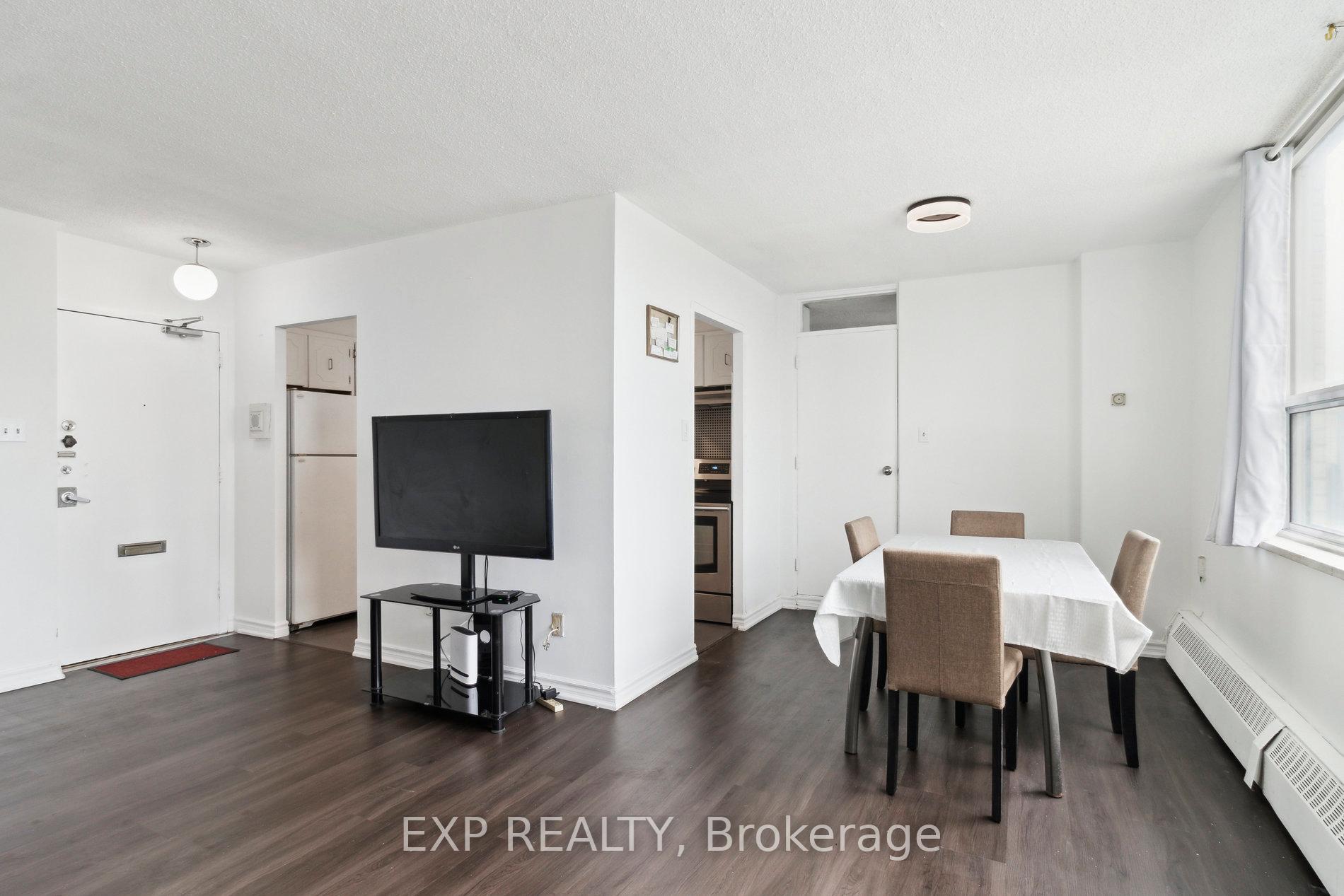 3 Bedrooms Condo at 5 Parkway Forest, Toronto For sale