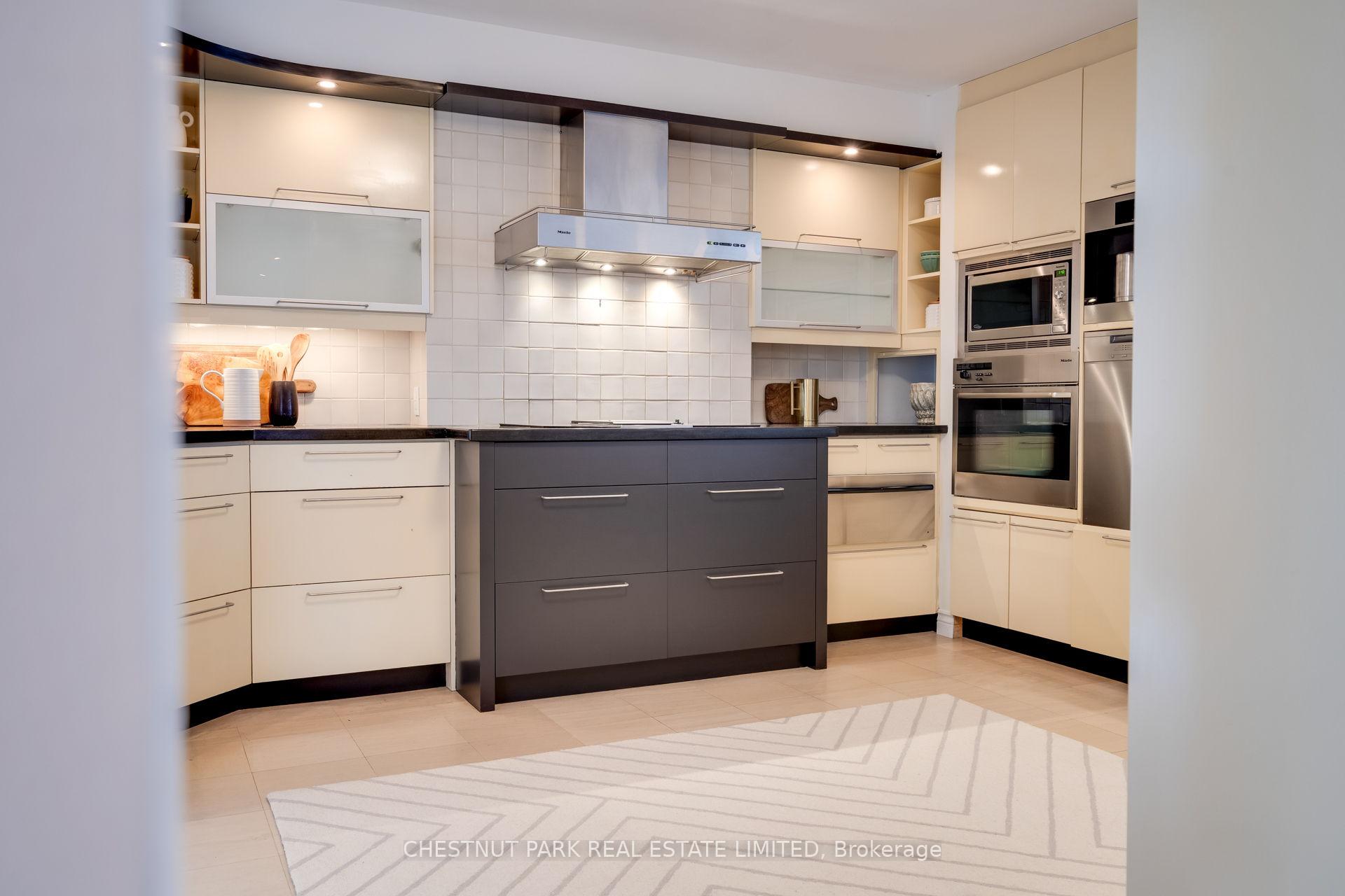 3 Bedrooms Condo at 388 Bloor, Toronto For sale