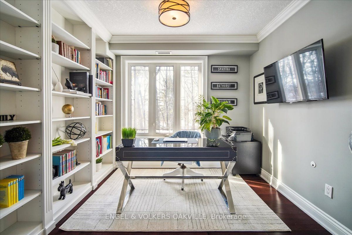 390 Upper Middle Road E, #306
