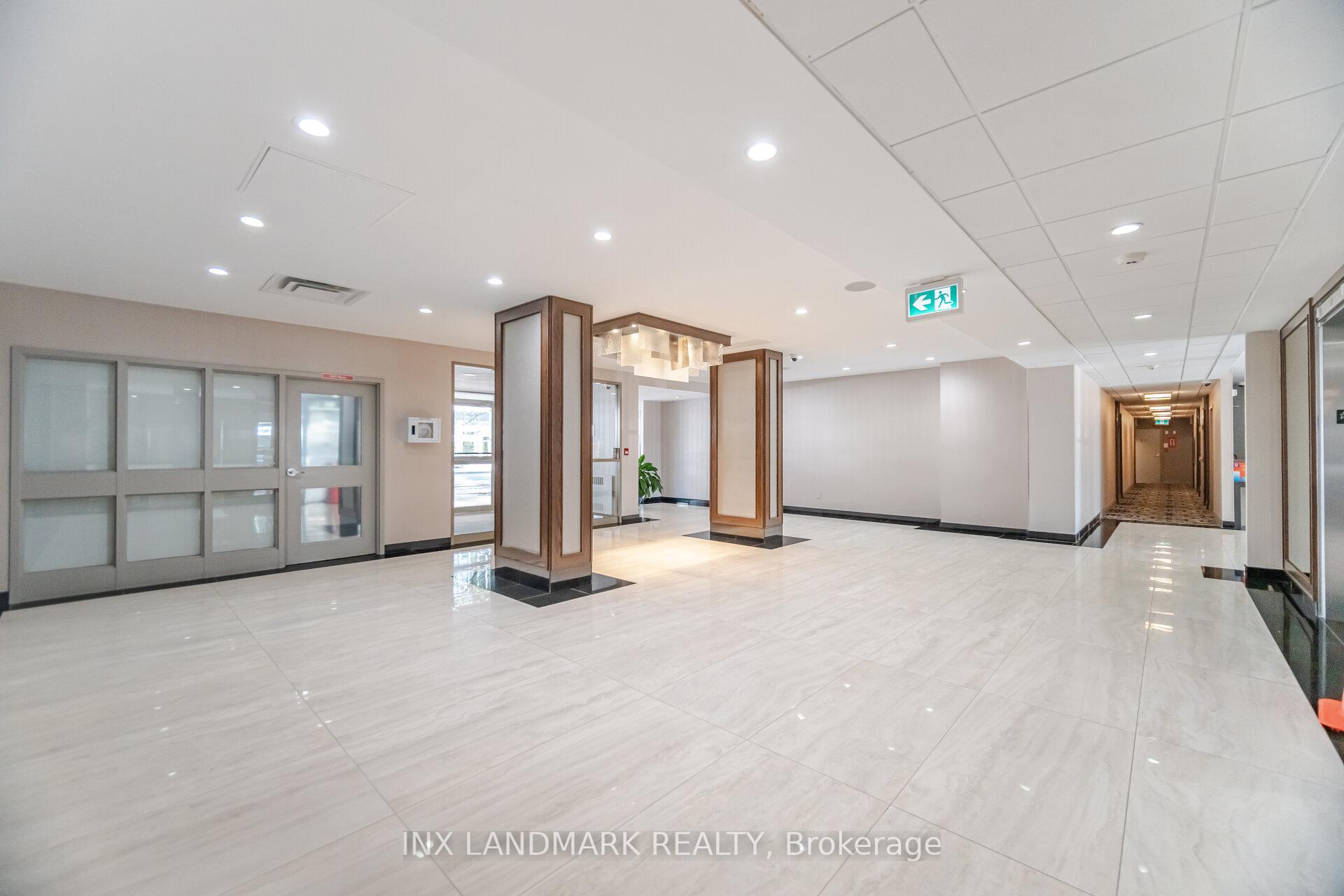 3 Bedrooms Condo at 330 Rathburn, Mississauga For sale