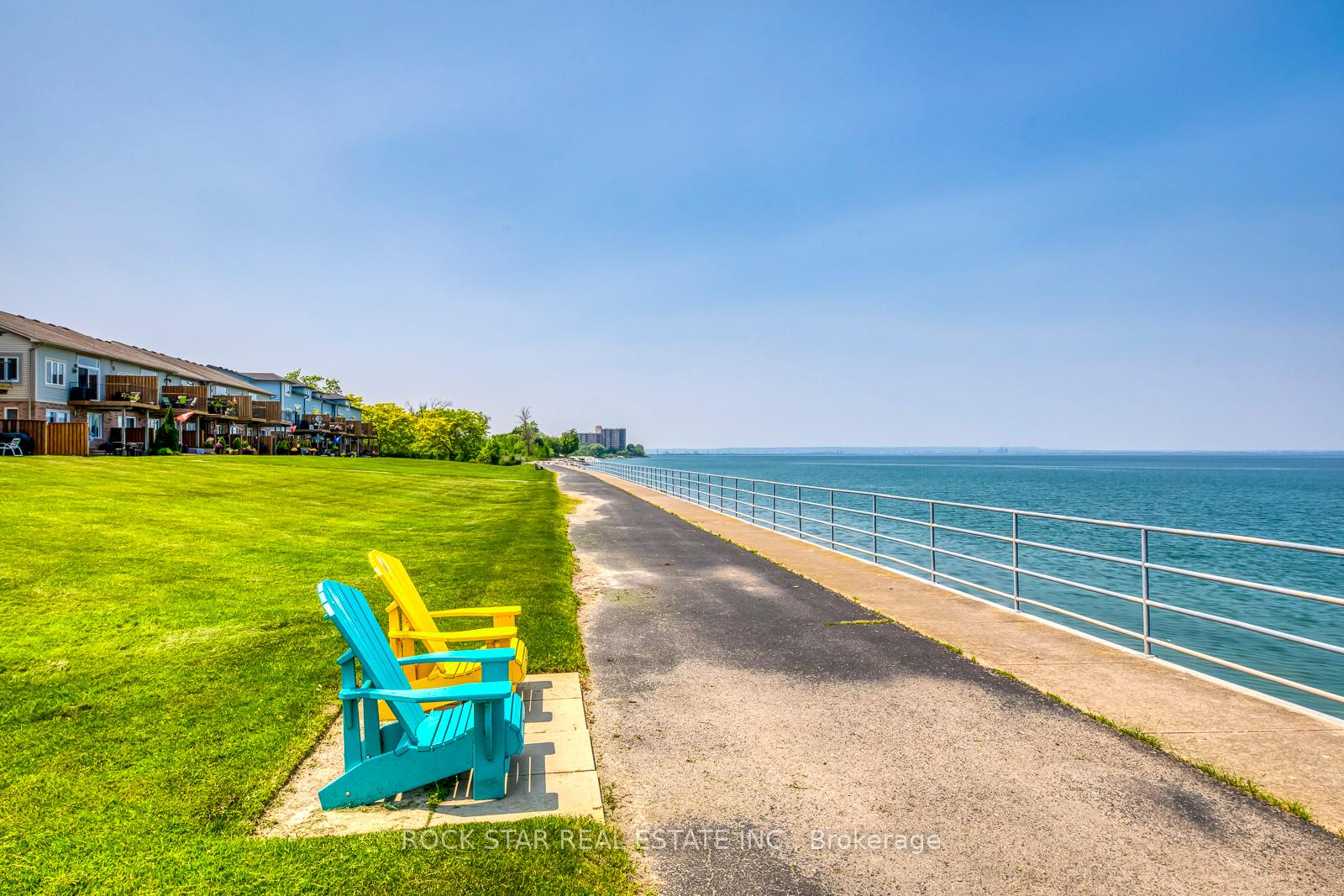 2 Bedrooms Condo at 515 North Service, Hamilton For sale