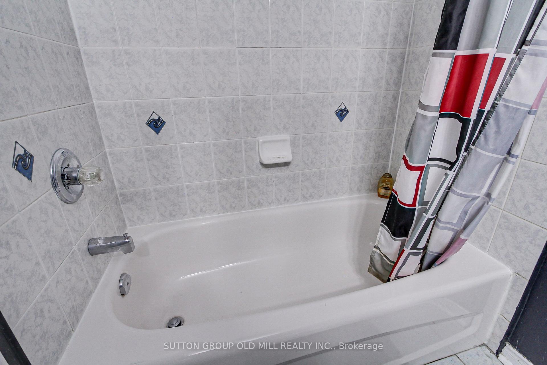 3 Bedrooms Condo at 760 Lawrence,  Toronto For sale