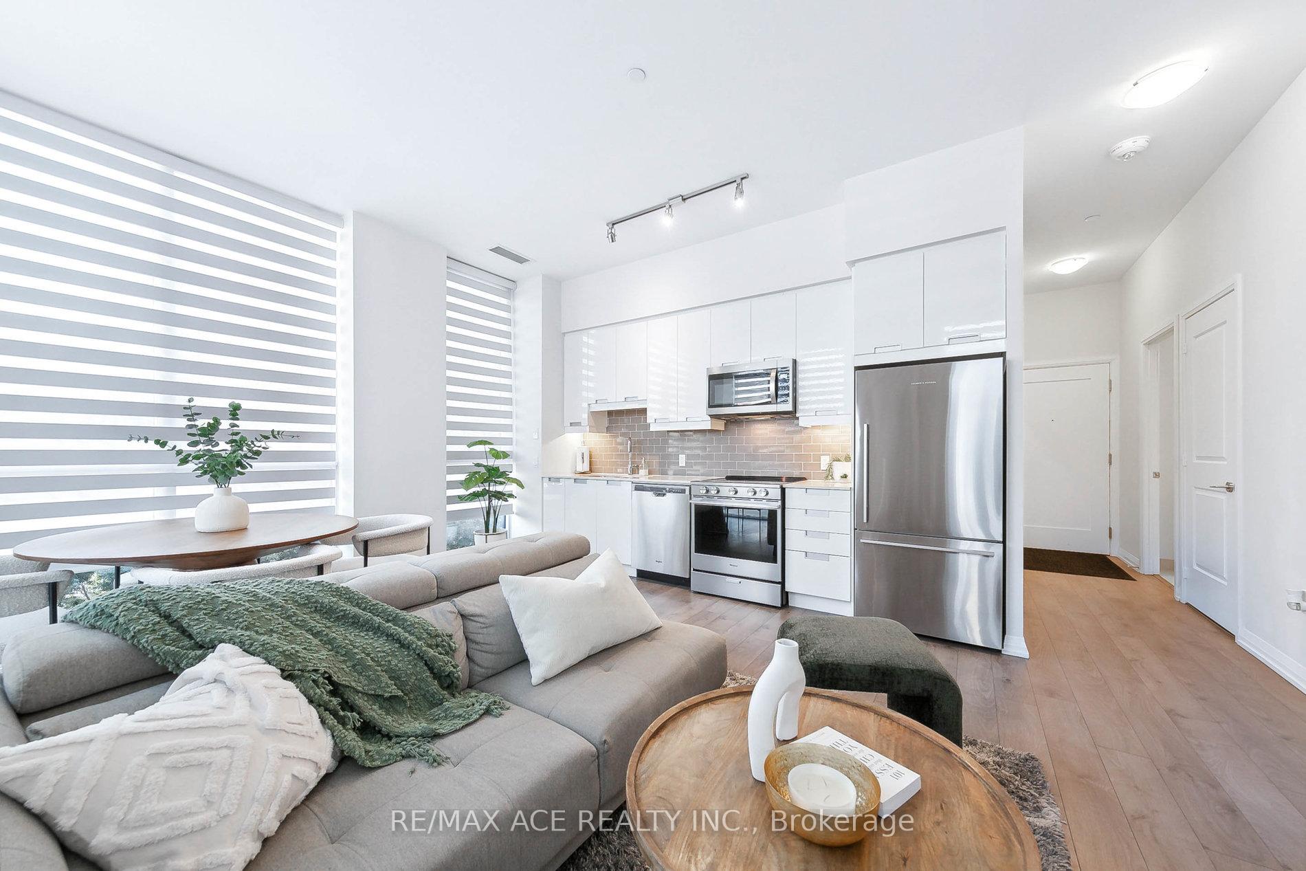 2 Bedrooms Condo at 65 Watergarden, Mississauga For sale