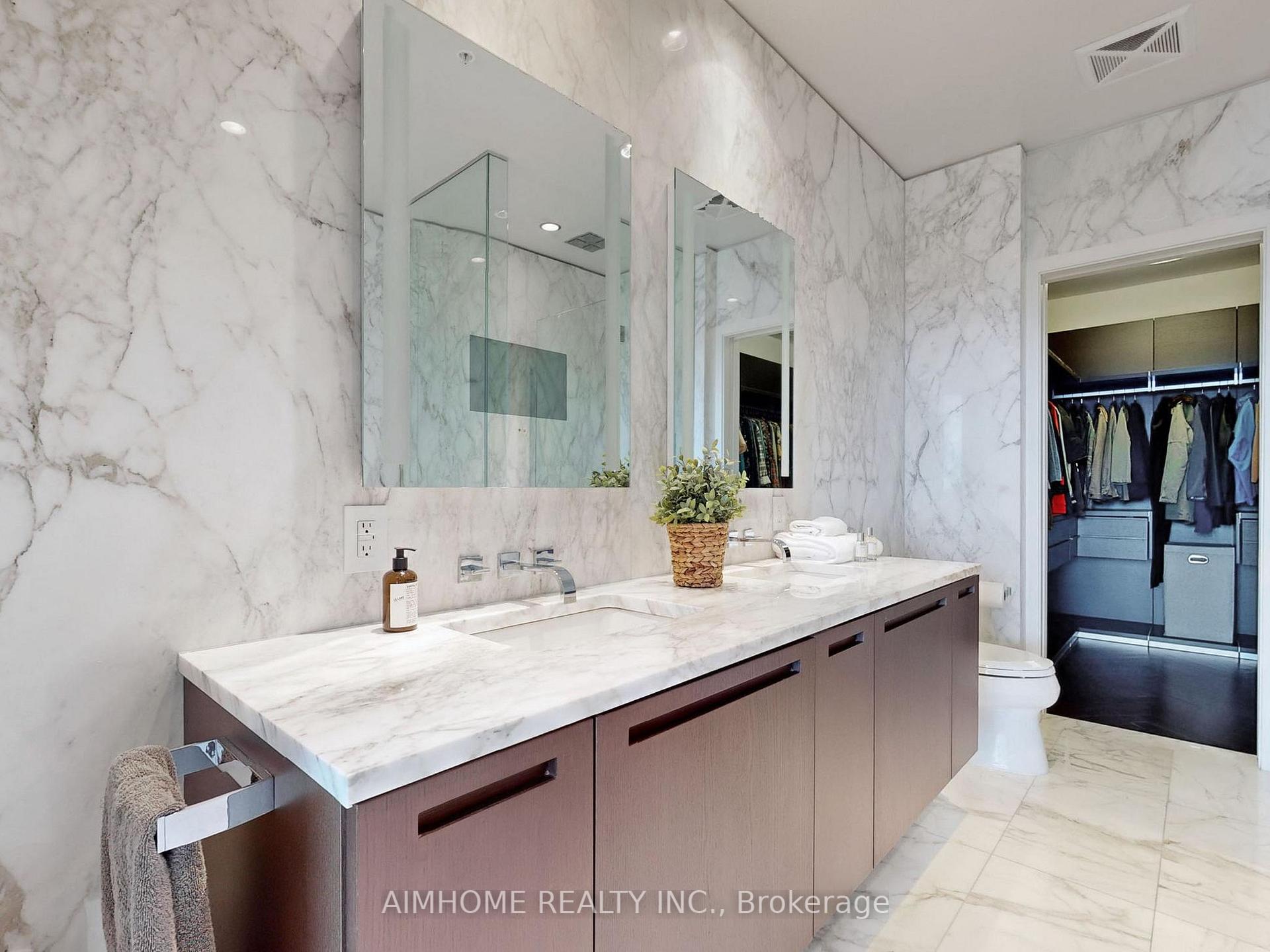 3 Bedrooms Condo at 180 University, Toronto For sale