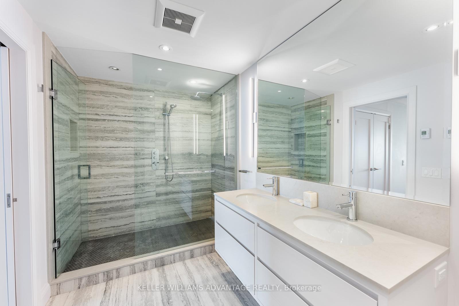 5 Bedrooms Condo at 211 Queens, Toronto For sale