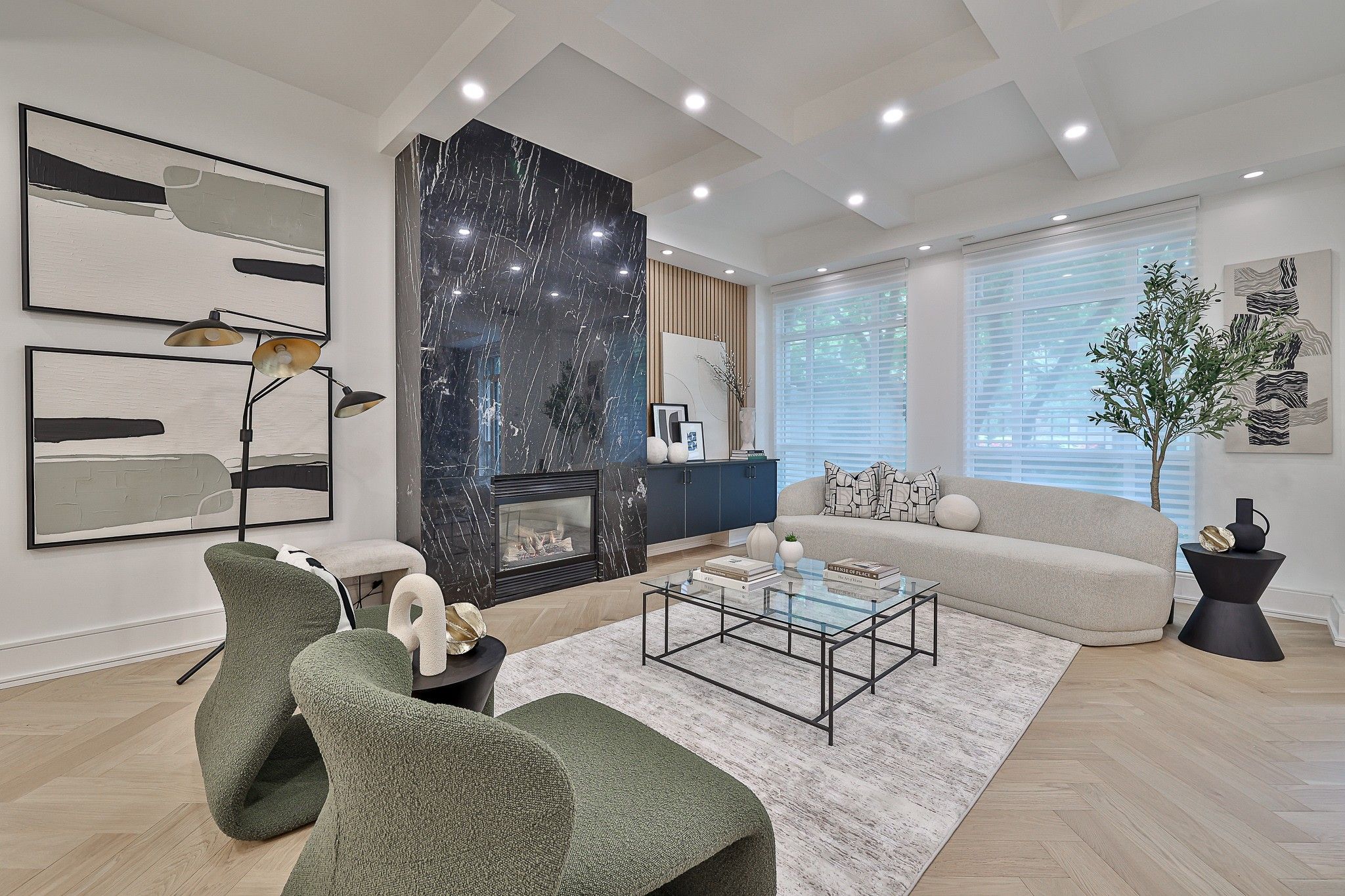 38 Avenue Road 111