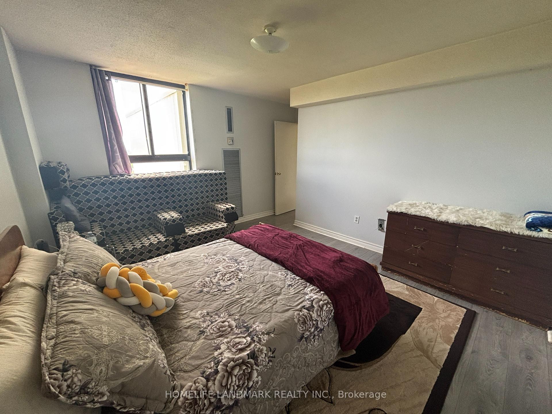 3 Bedrooms Condo at 260 Seneca Hill, Toronto For sale