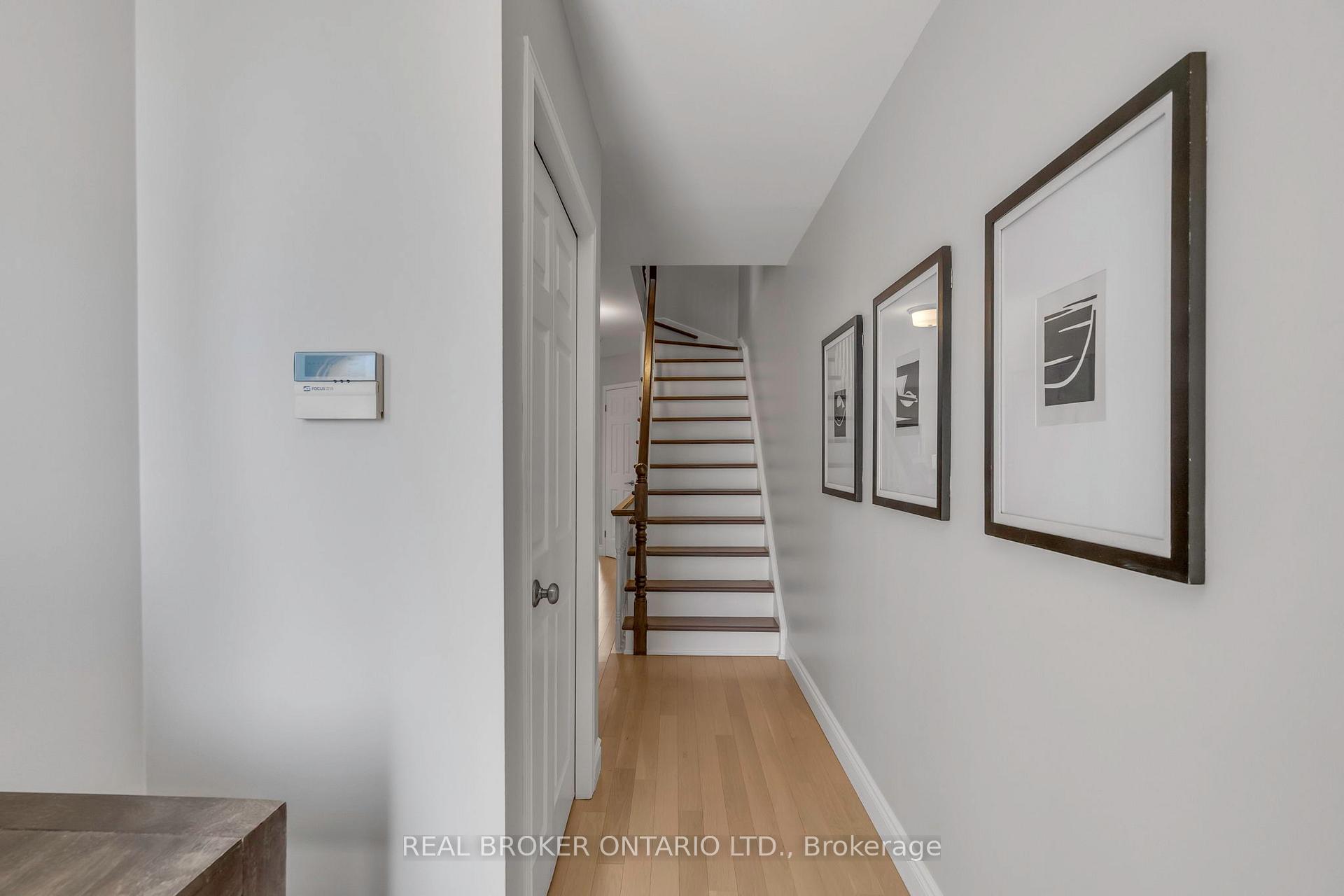 2 Bedrooms Condo at 2015 Cleaver, Burlington For sale