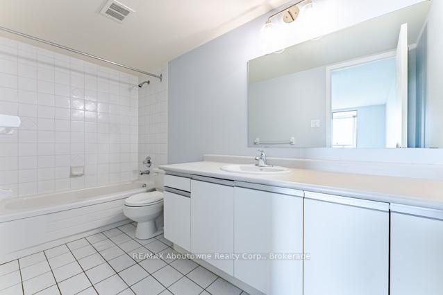 2 Bedrooms Condo at 5080 Pinedale, Burlington For sale