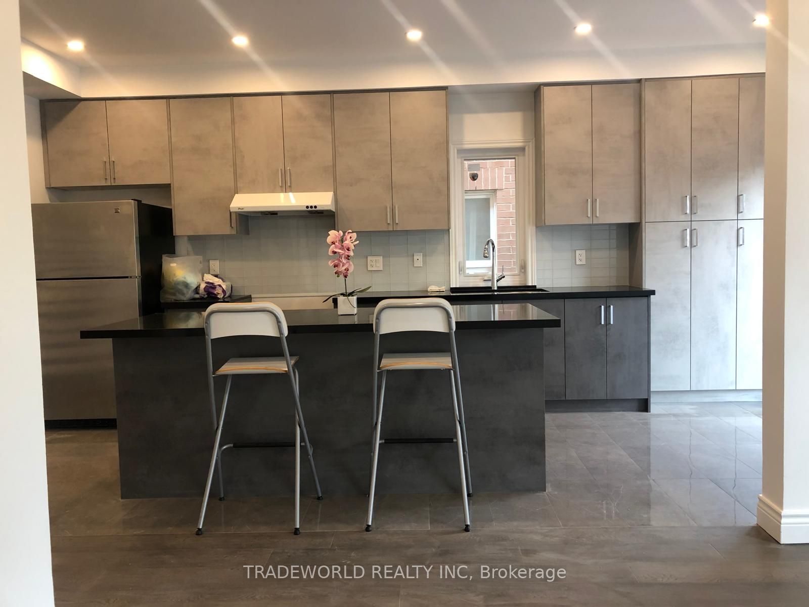87 Castan Avenue, #1 Bedroom