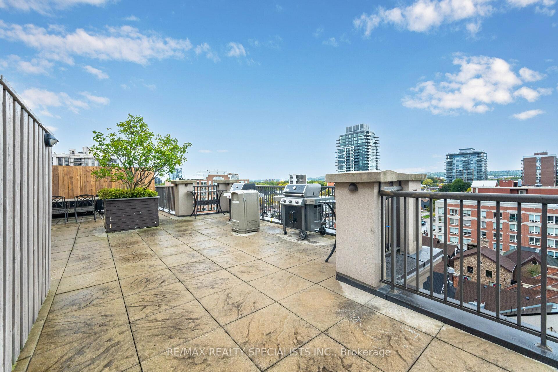3 Bedrooms Condo at 399 Elizabeth, Burlington For sale