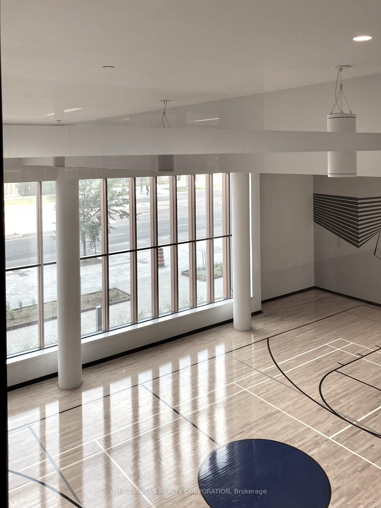 2 Bedrooms Condo at 8 Beverley Glen,  Vaughan For sale