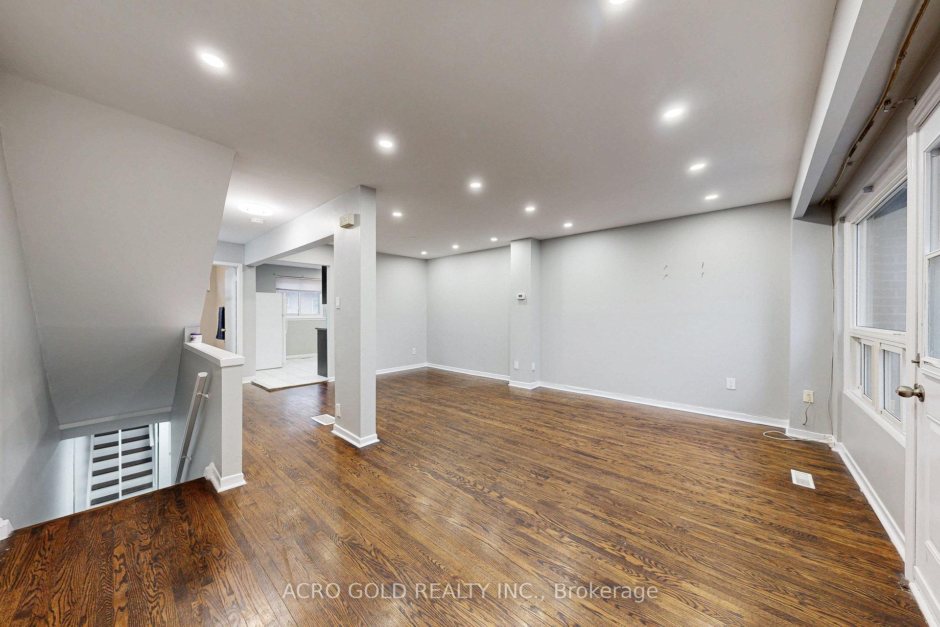 4 Bedrooms Condo at 441 Military,  Toronto For sale