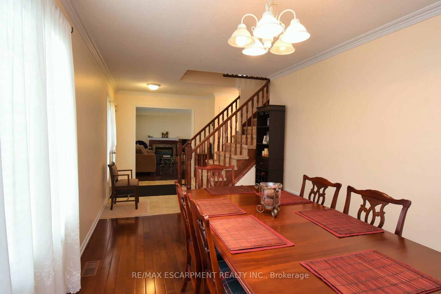 3 Bedrooms Condo at 7 Southside, Hamilton For sale