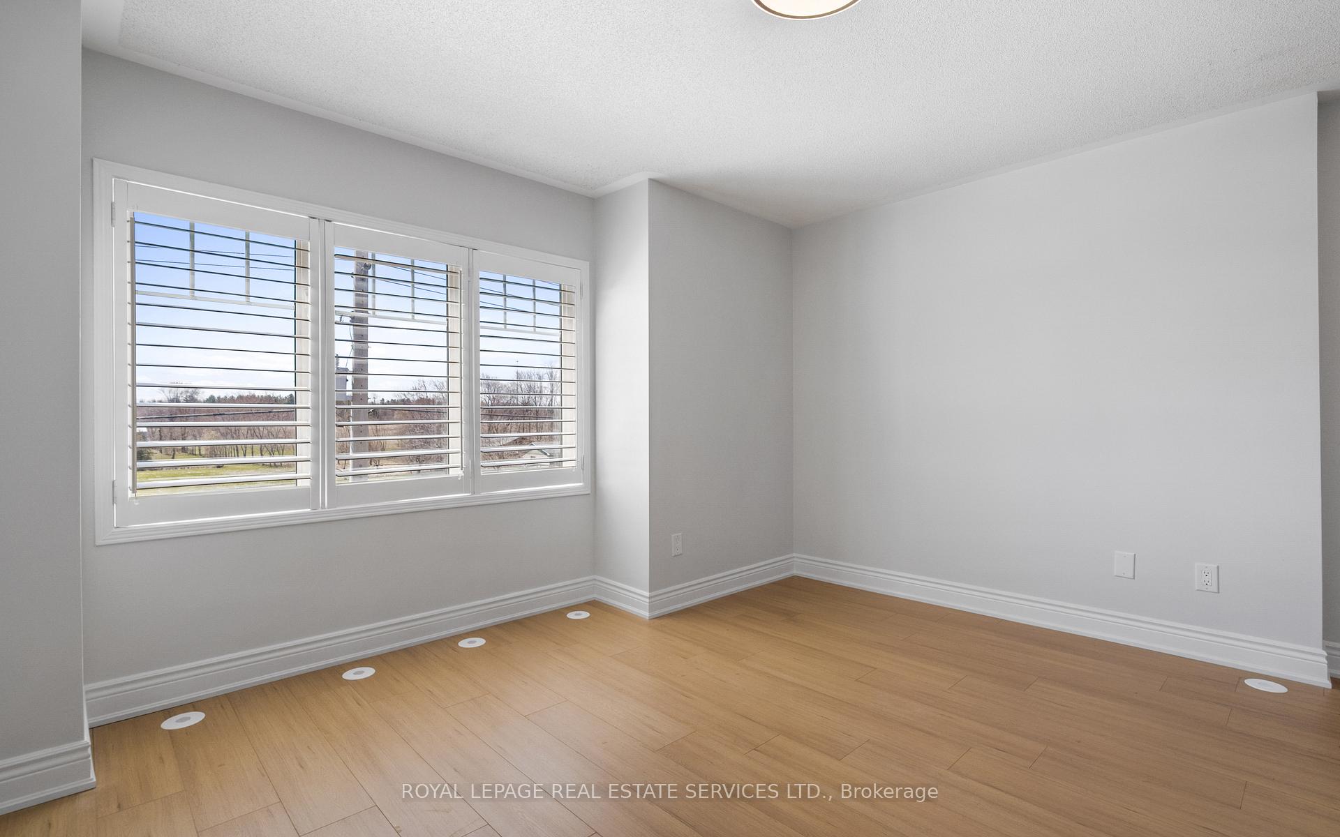 4 Bedrooms Condo at 5025 Ninth, Mississauga For sale